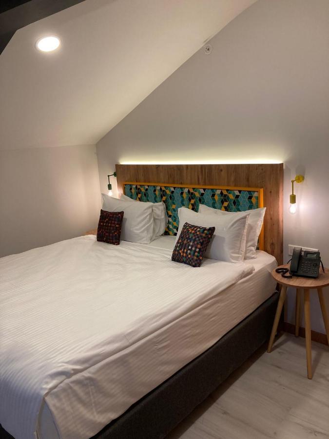 Suite with Balcony,1487759974:JPEG
