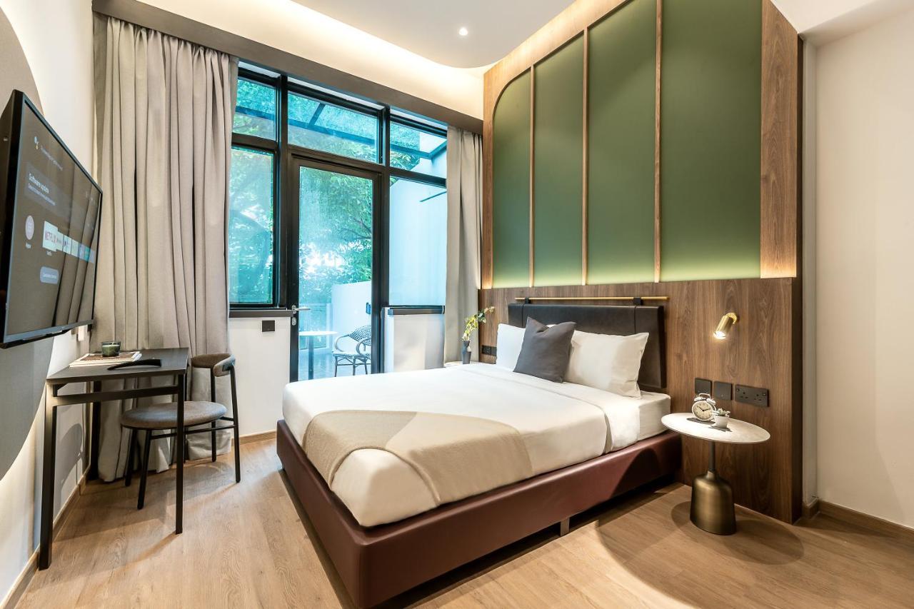Zimmer mit Queensize-Bett und Balkon