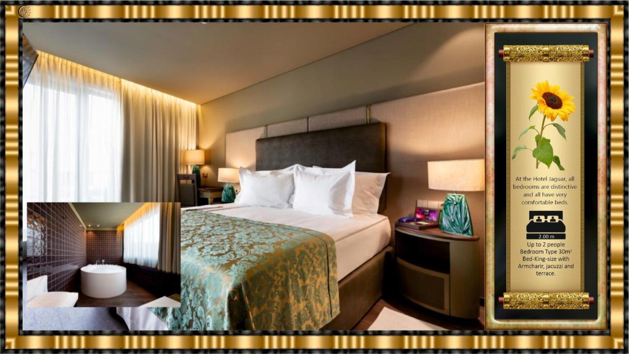 Zimmer mit Kingsize-Bett und Whirlpool