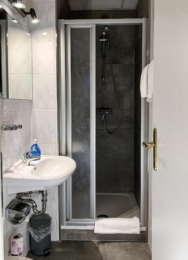 Dreibettzimmer mit eigenem Bad