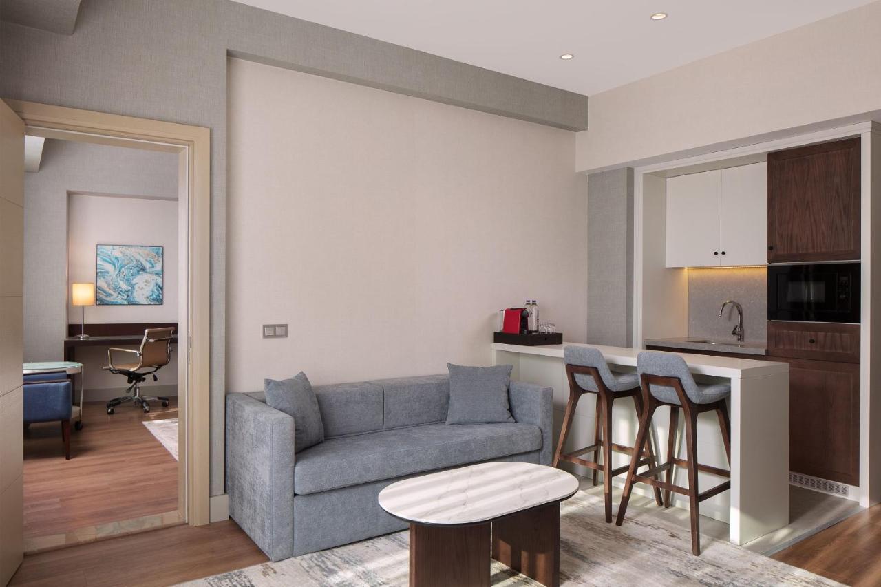 Two-Bedroom Suite with Kitchen and Sofa Bed,1498638967:JPEG