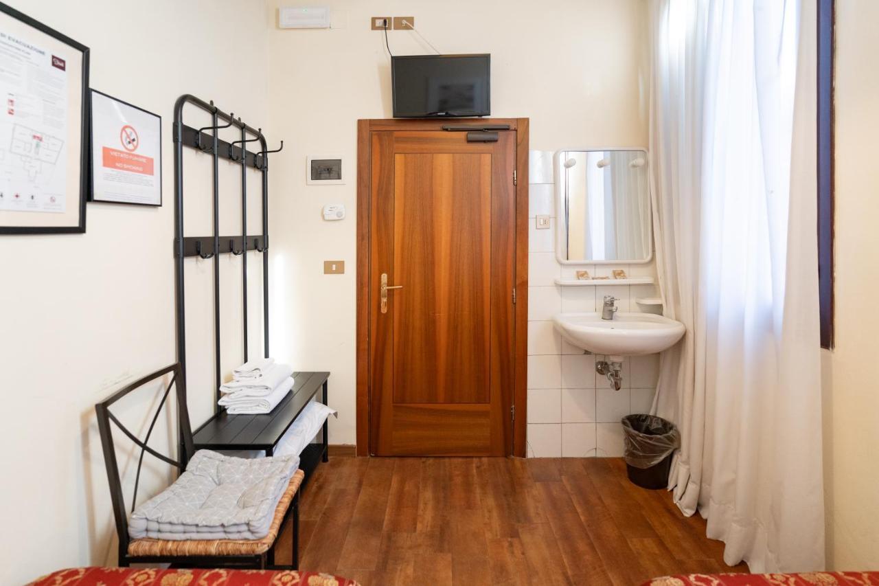 Zweibettzimmer mit Gemeinschaftsbad