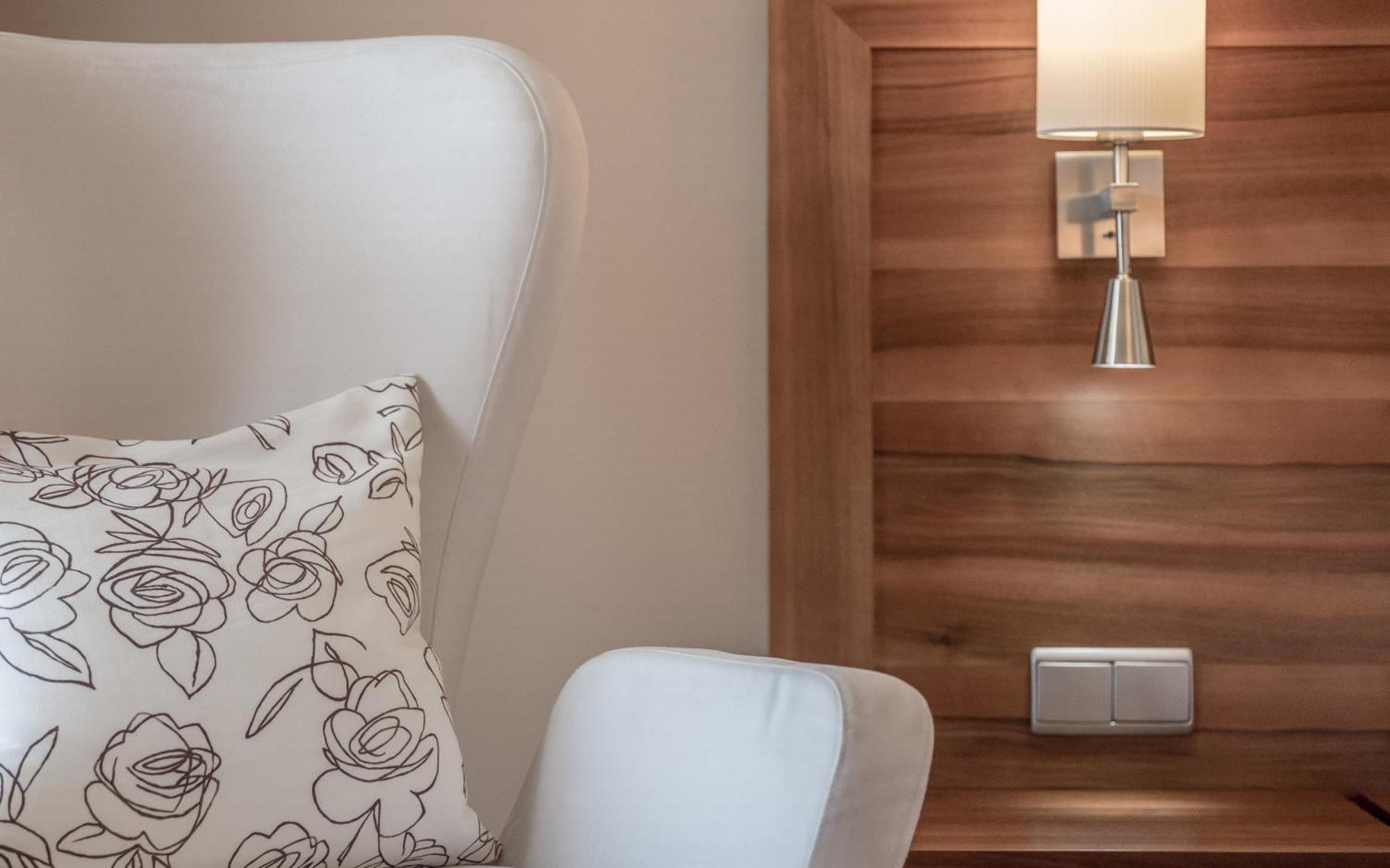 Doppelzimmer mit Balkon und Seeblick