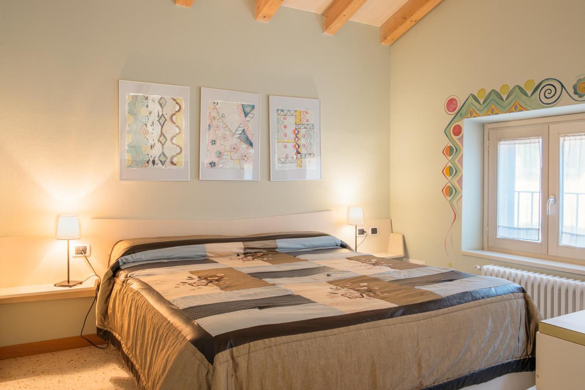 Dreibettzimmer mit Gemeinschaftsbad