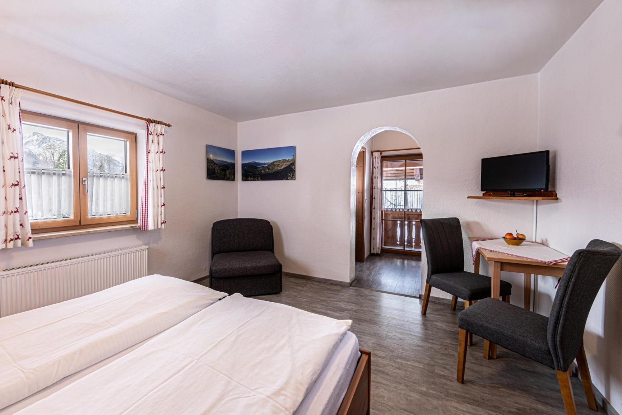Doppelzimmer mit Gartenblick