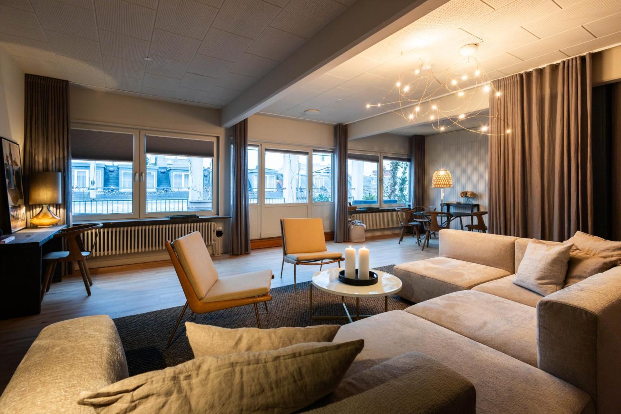 Penthouse mit 2 Schlafzimmern und Balkon und Blick auf den Hafen