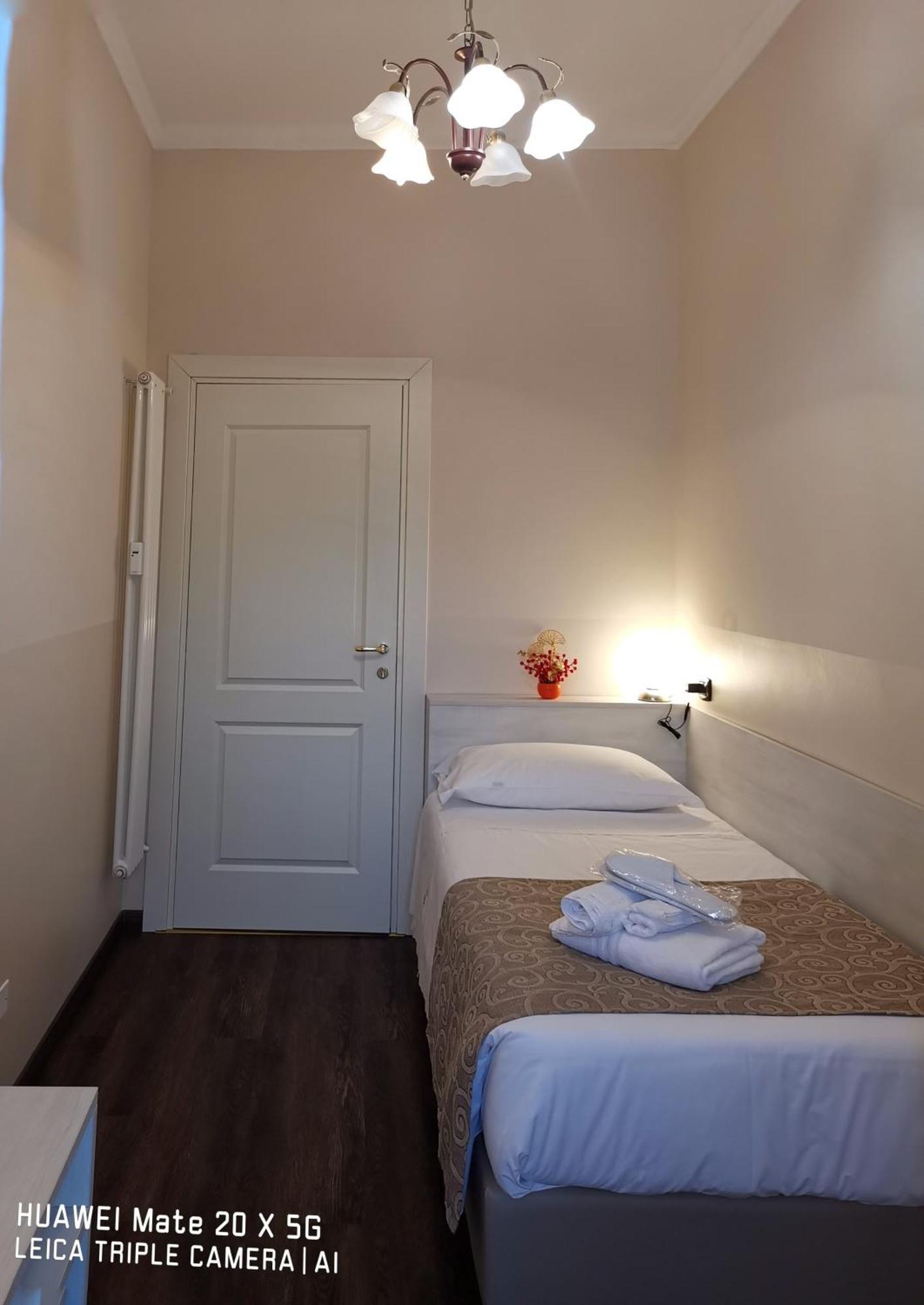 Einzelzimmer mit eigenem externen Bad