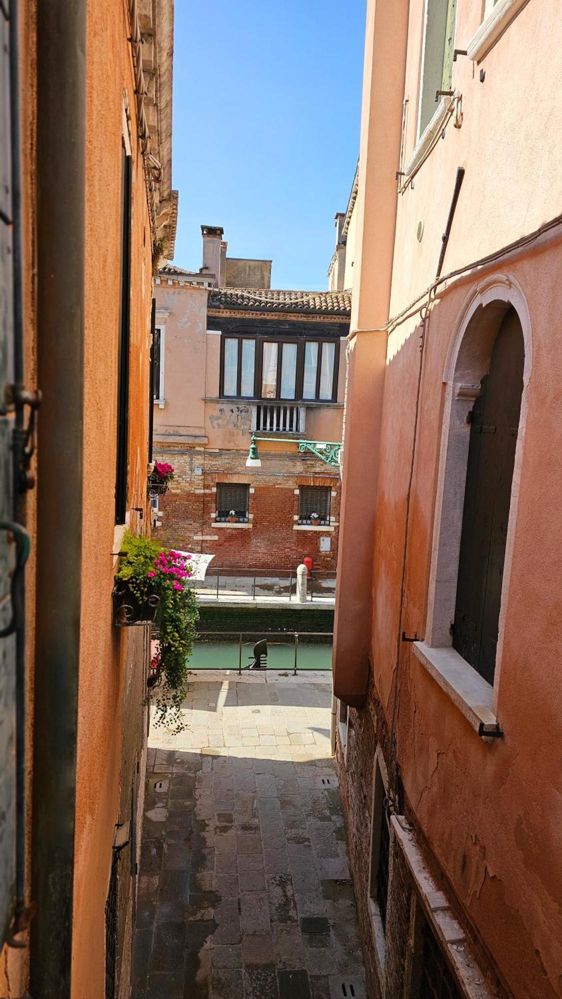 Superior Dreibettzimmer mit Blick auf die Stadt