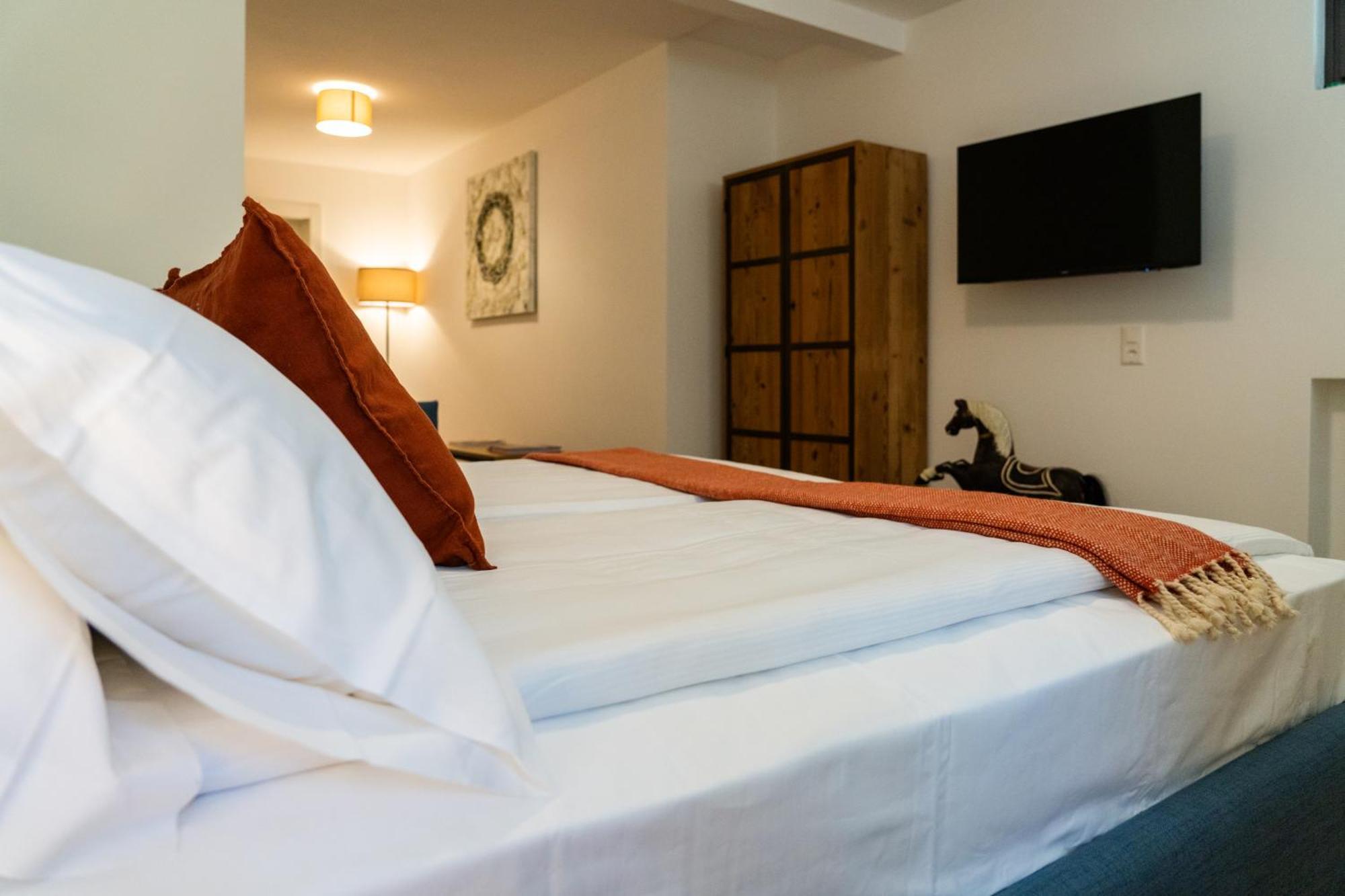 Deluxe Doppelzimmer (2 Erwachsene & 1 Kind)