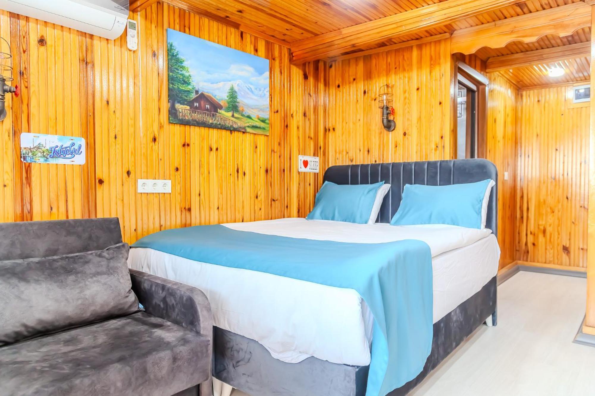 Doppelzimmer mit Balkon und Meerblick