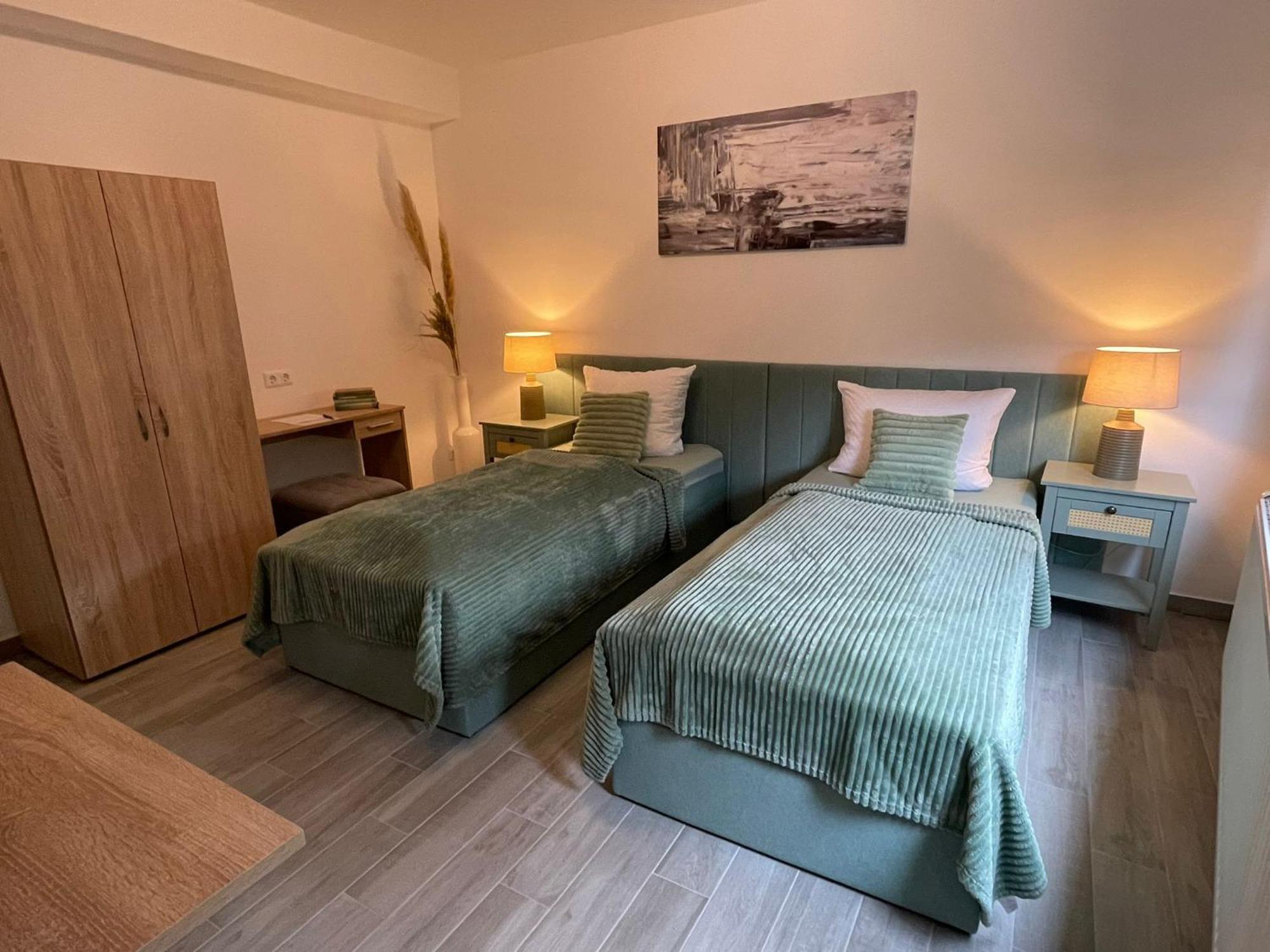 Doppel-/Zweibettzimmer mit eigenem Bad