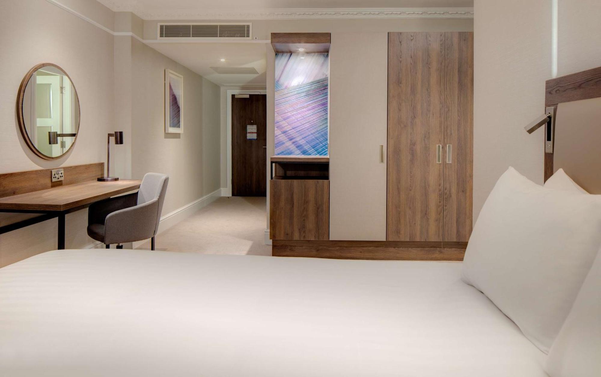 Zimmer mit Kingsize Bett