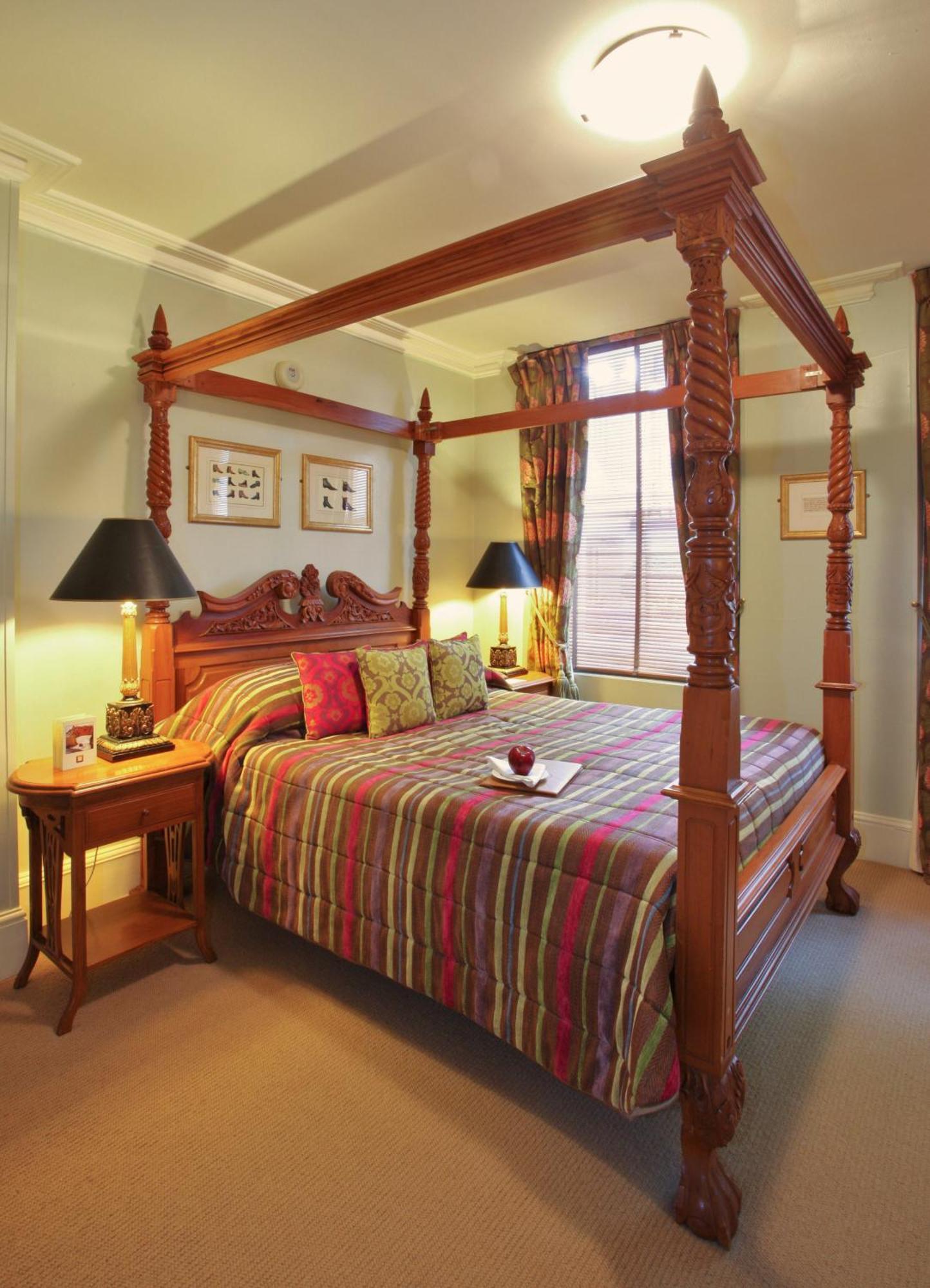 Luxuszimmer mit Himmelbett