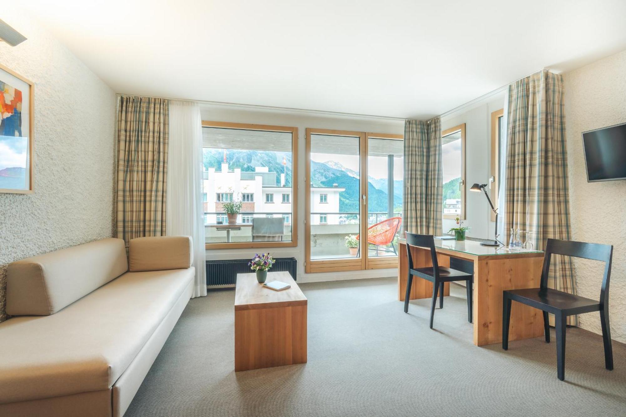 Großes Zimmer mit Balkon