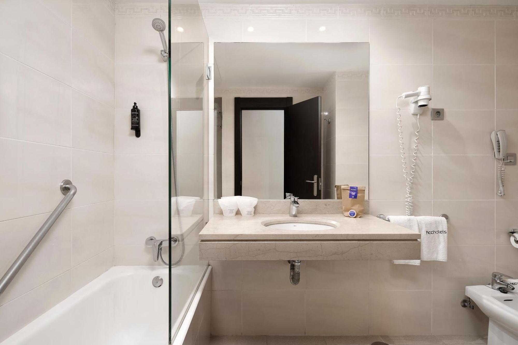 Zweibettzimmer mit Zustellbett (3 Erwachsene)