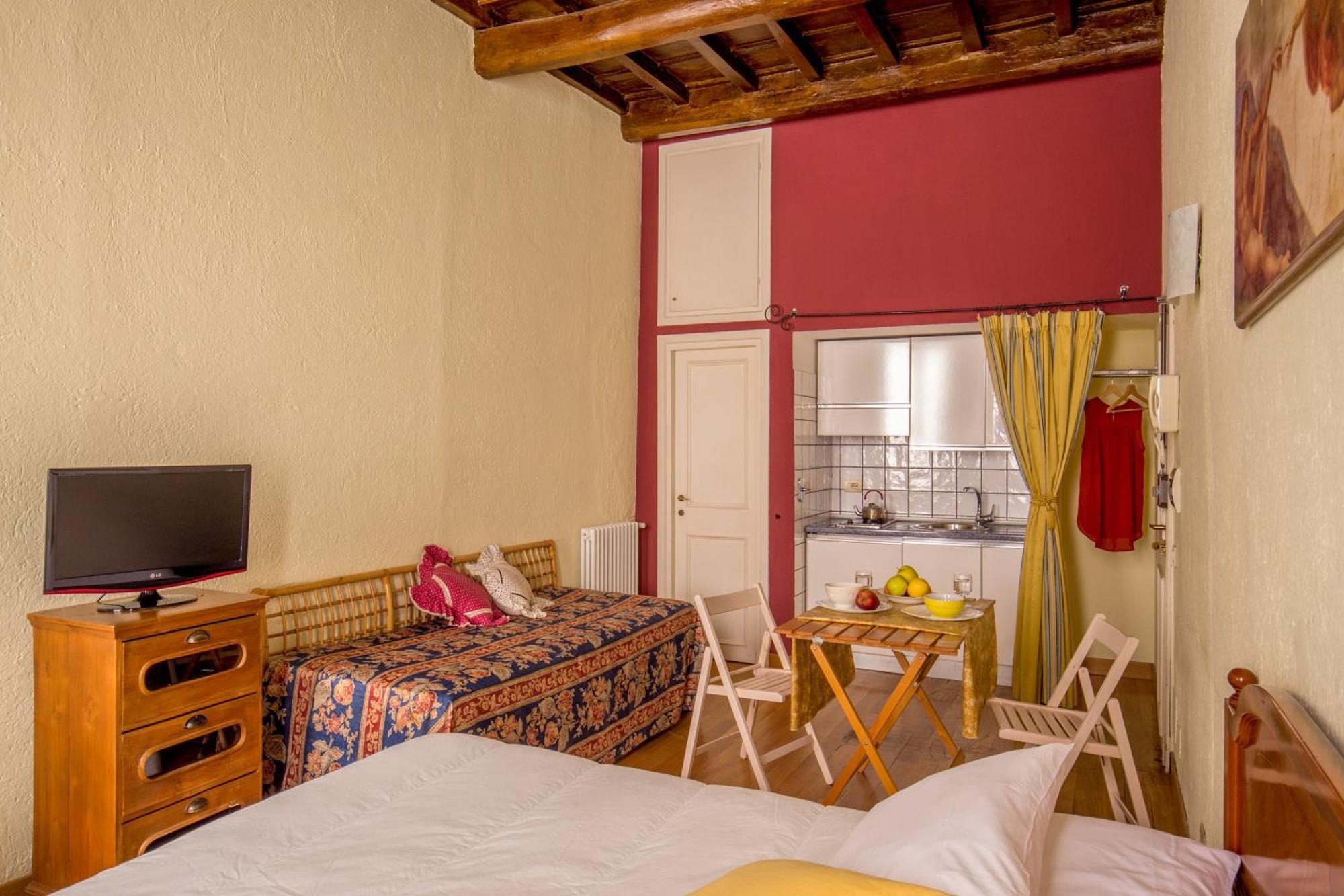 Vierbettzimmer mit Küchenzeile