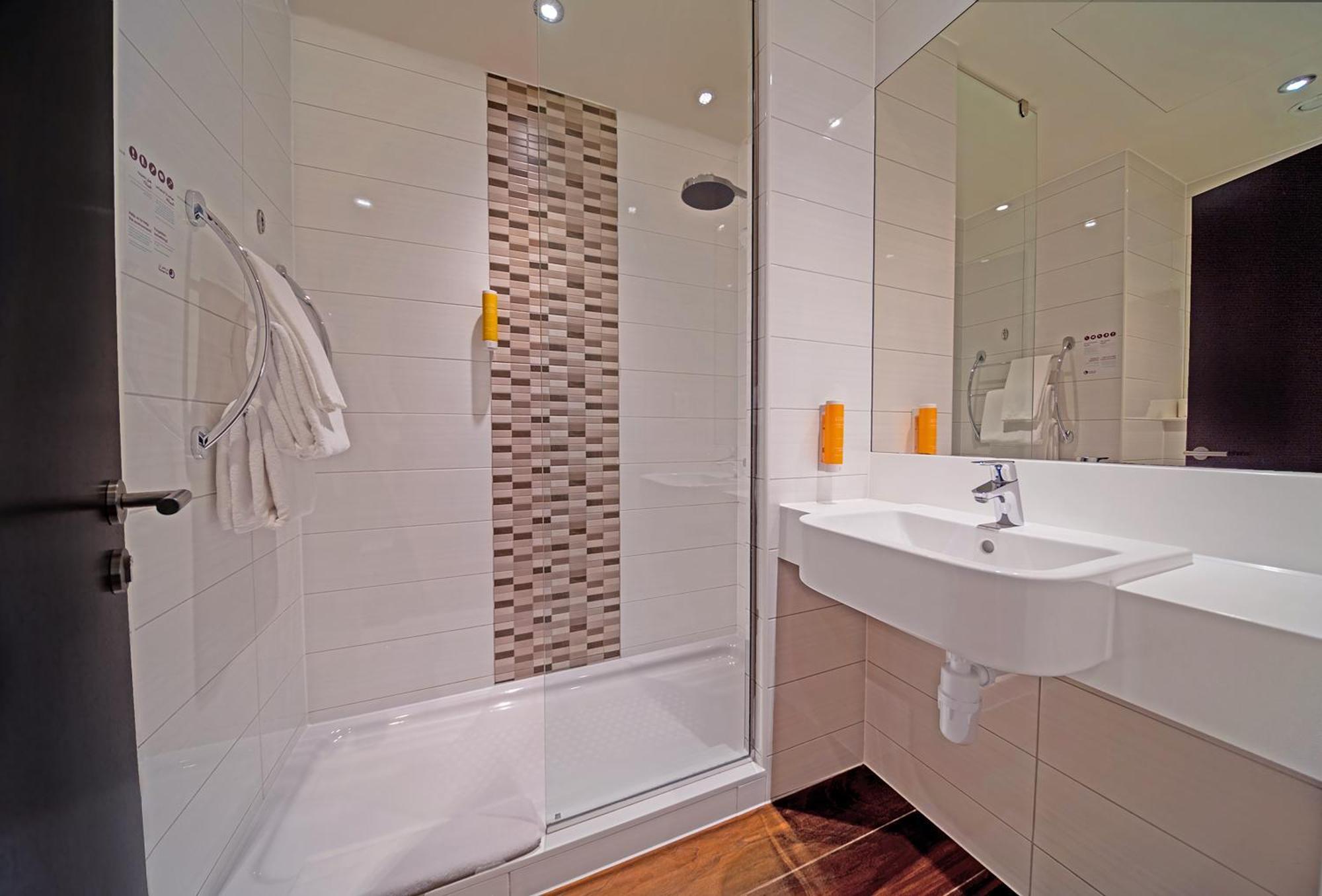 Non-Smoking - Double Room - Free Shuttle to Festival City Mall,1531071466:JPEG