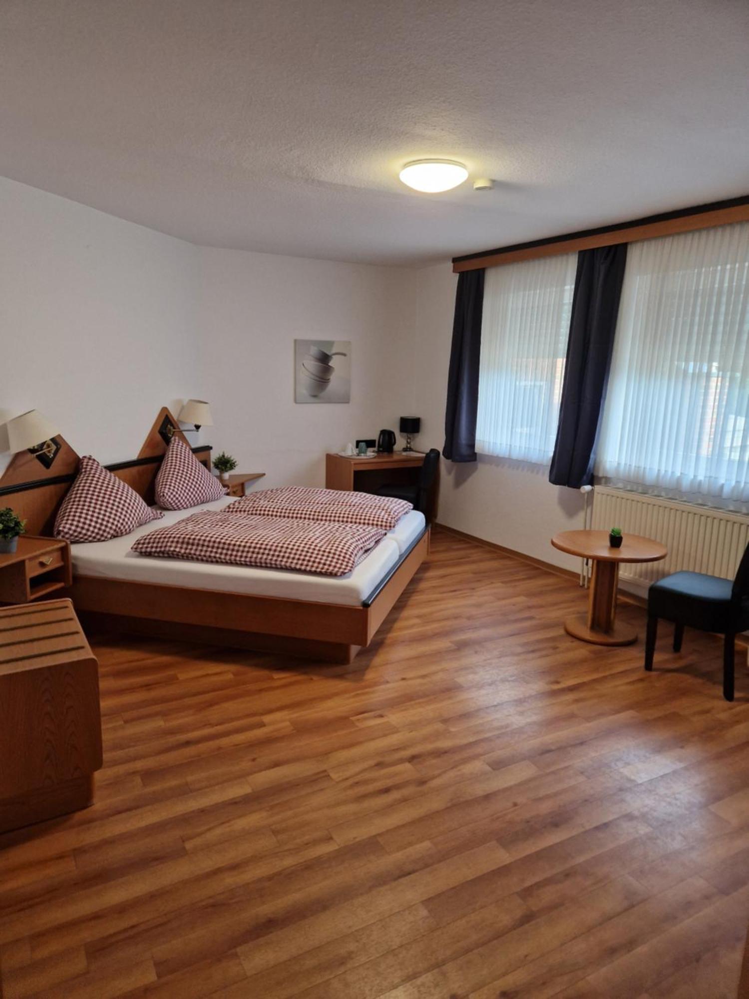 Standard Zimmer mit Kingsize-Bett
