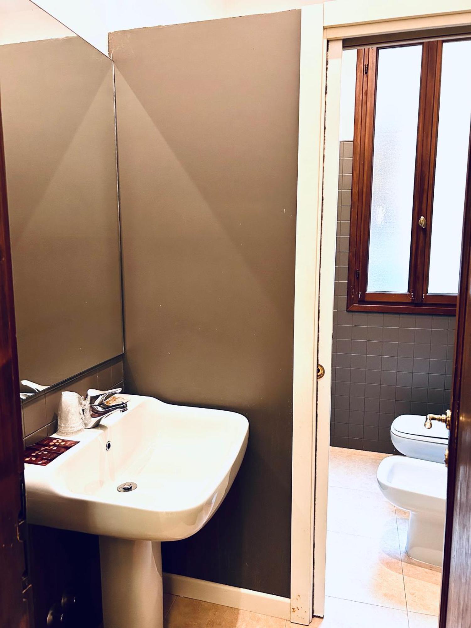 Studio-Apartment mit Küchenzeile im separaten Gebäude
