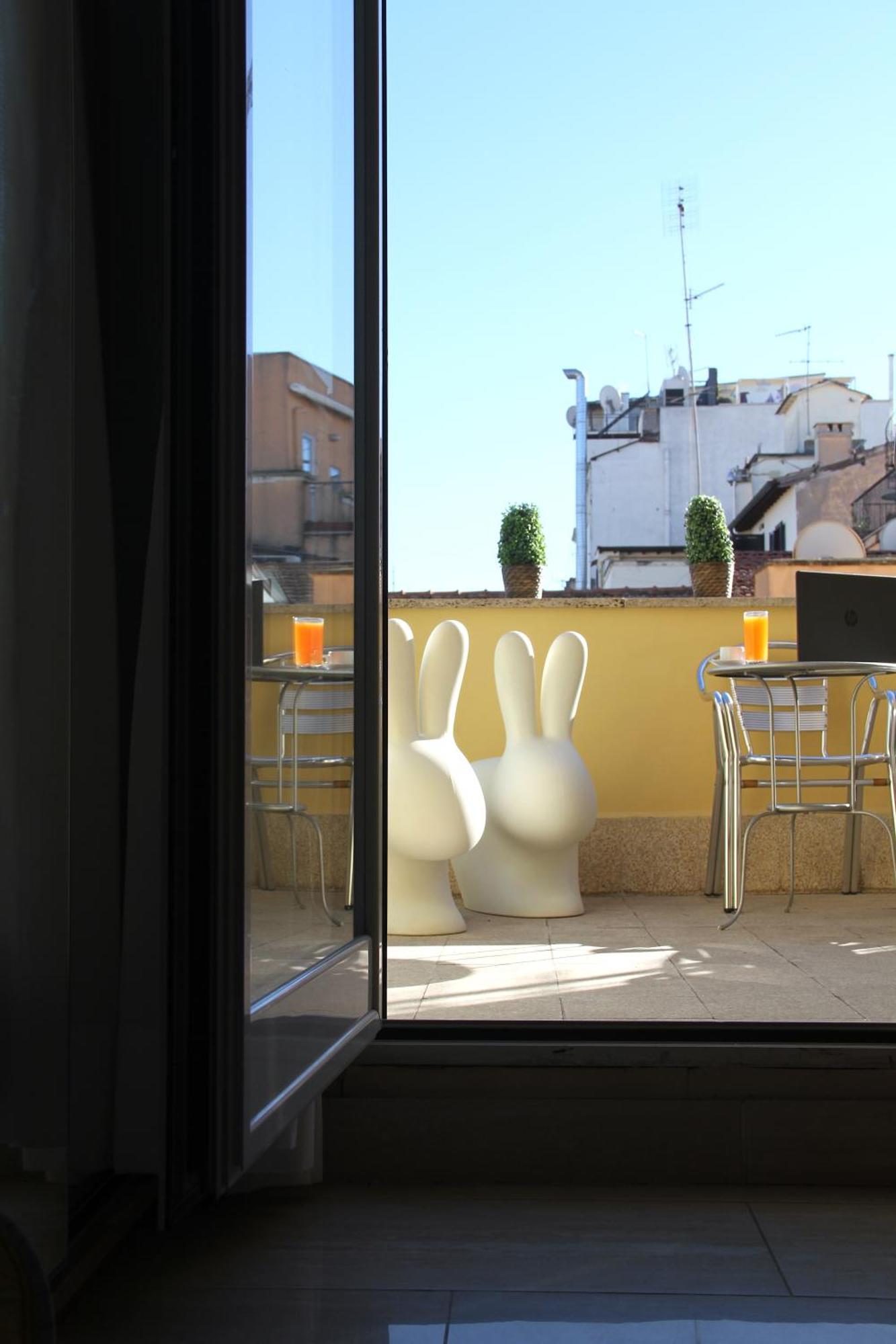 Doppel-/Zweibettzimmer mit Balkon
