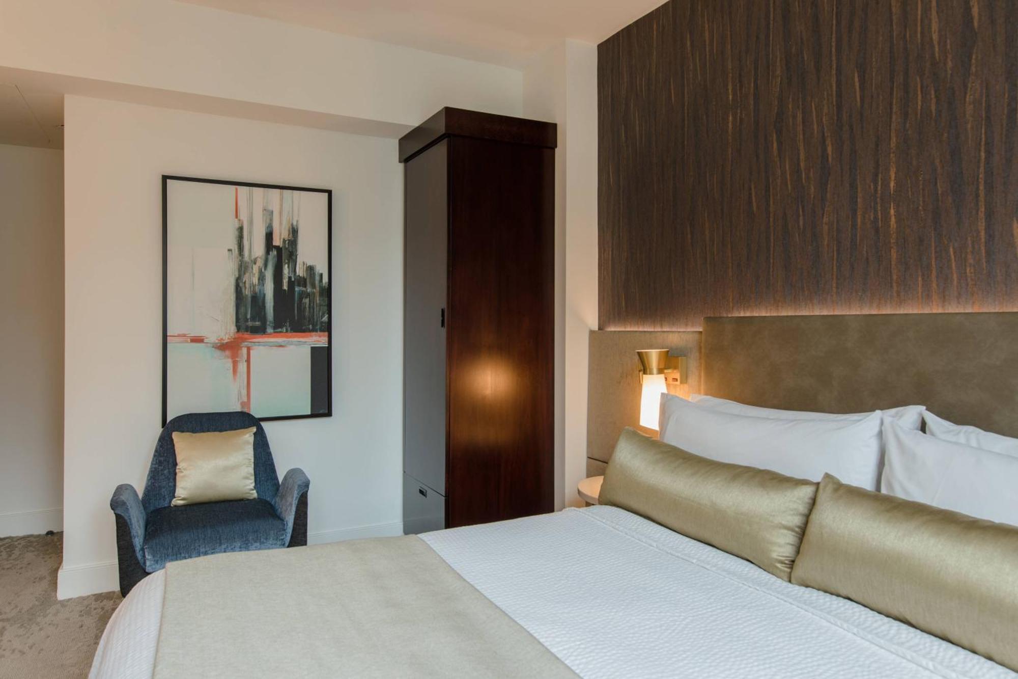 Zimmer mit Kingsize-Bett