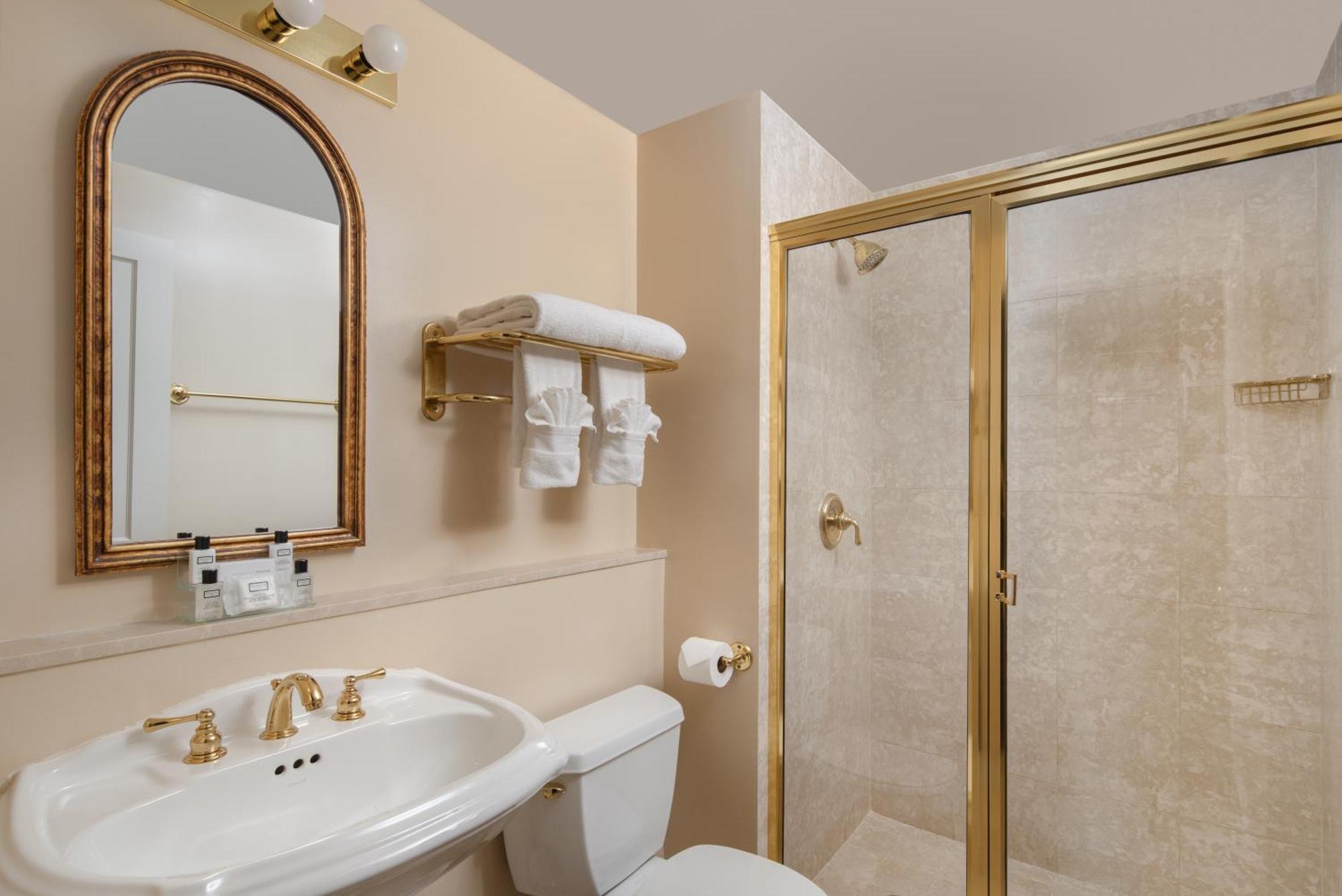 Suite mit Kingsize-Bett und Balkon