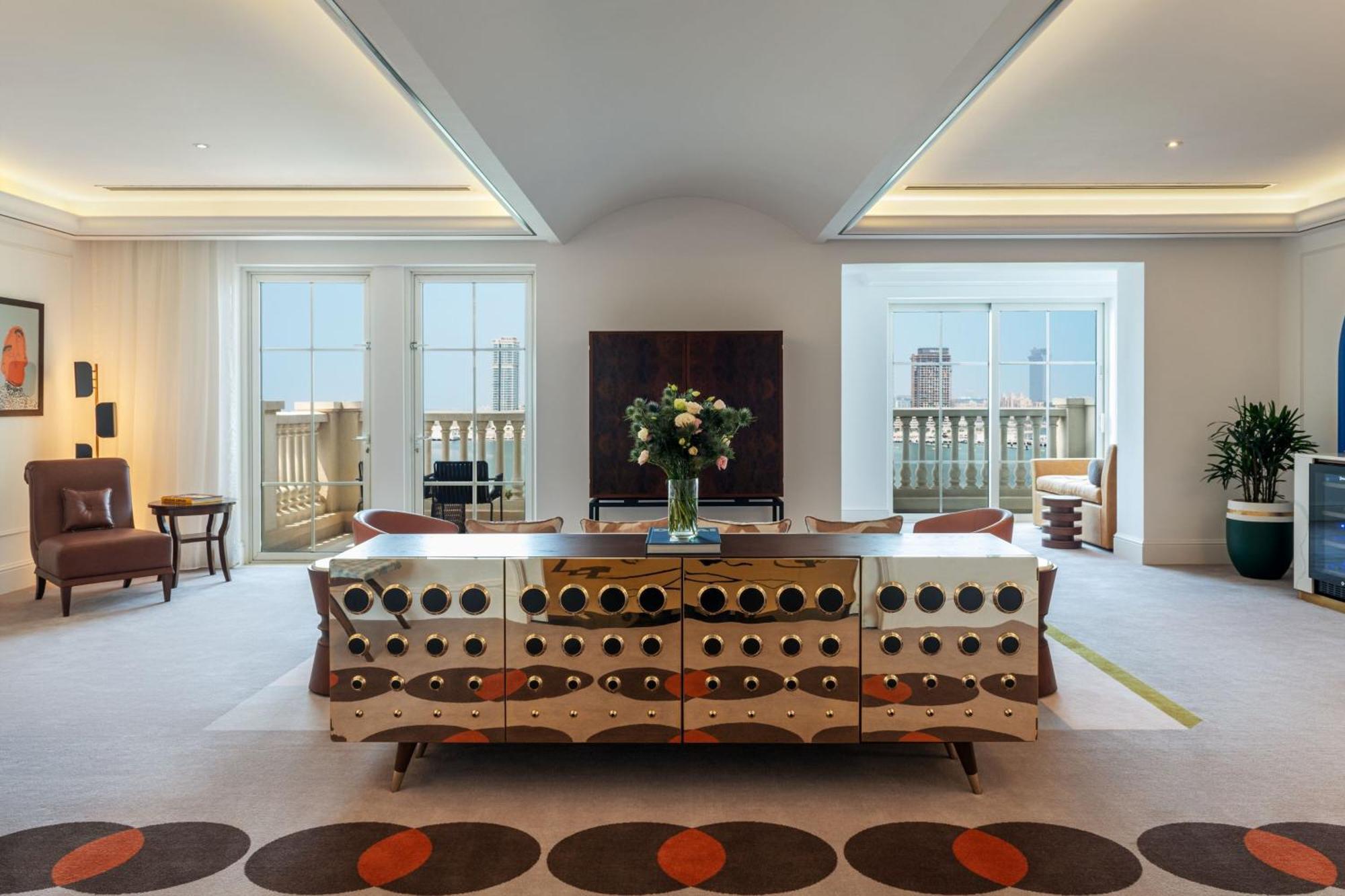 Penthouse-Maisonette-Suite mit 2 Schlafzimmern, Balkon und Meerblick - 1 Kingsize-Bett, 2 Queensize-Betten, Schlafsofa, Frühstück, Flughafentransfers Flughafen Dubai, Happy Hour, Nachmittagstee, Zugang zur Club Lounge und zum Wasserpark Jungle Bay