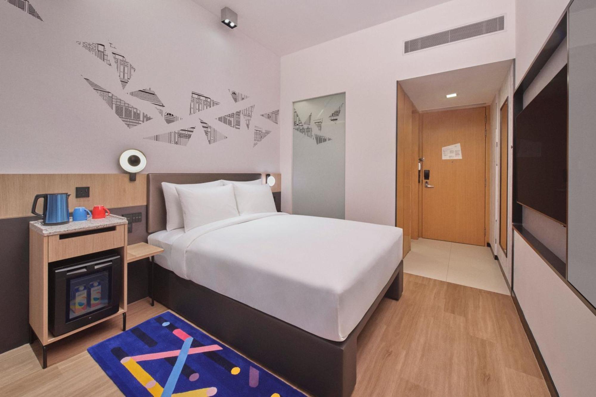 Zimmer Breezy mit 1 Queensize-Bett und Patio – Ostflügel