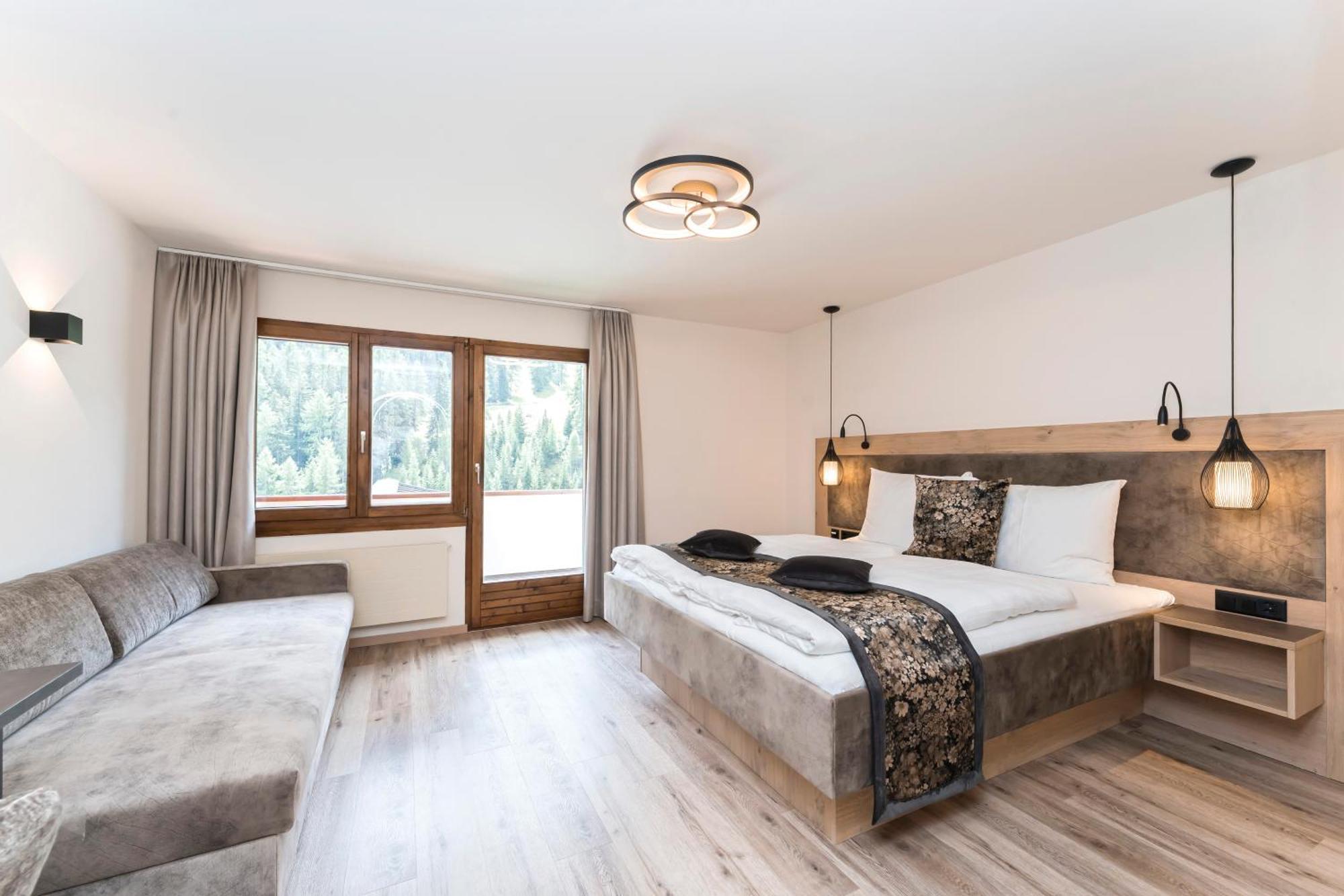Double Room with Balcony,18482352:JPEG
