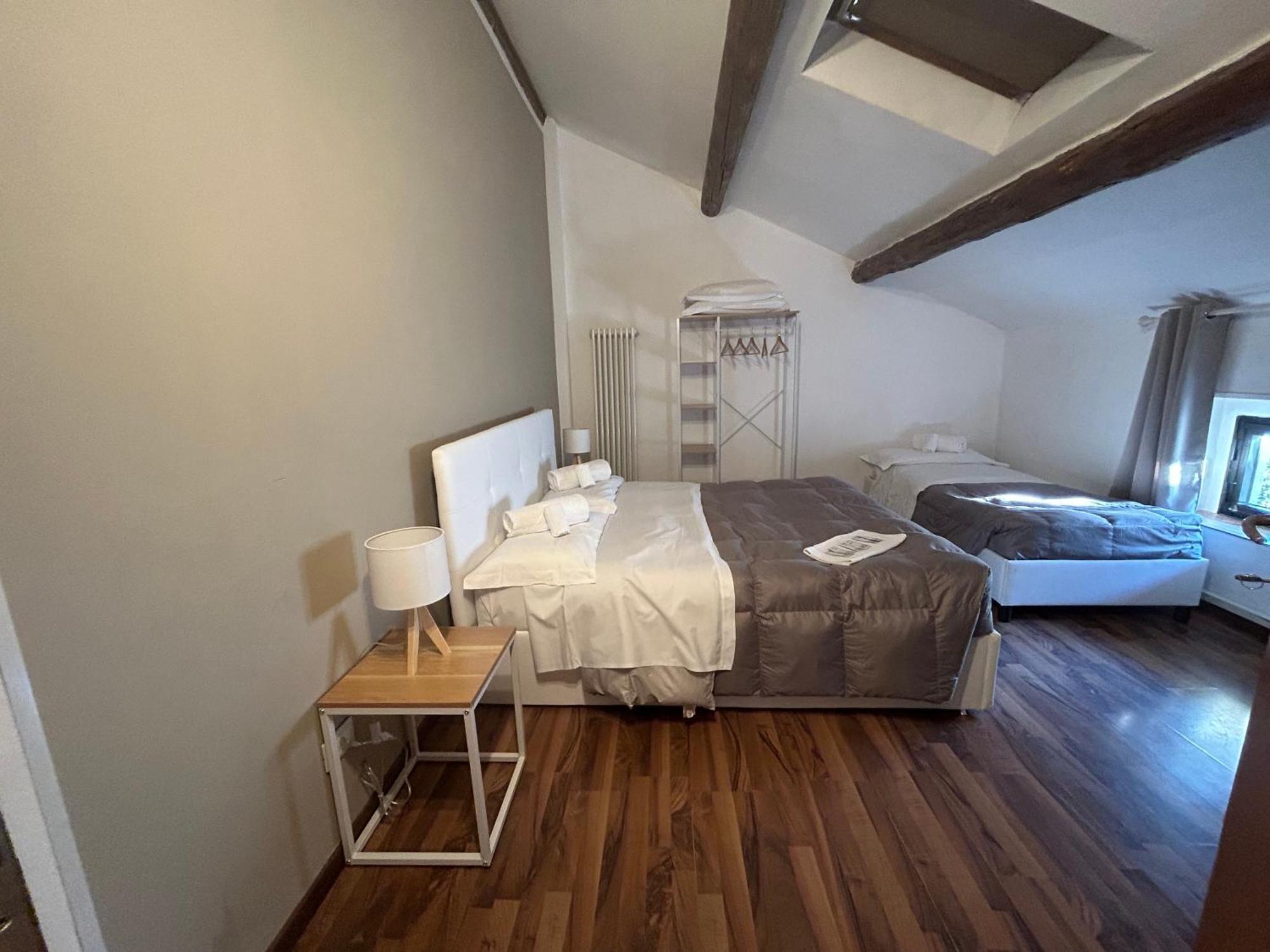 Dreibettzimmer mit Gemeinschaftsbad - Dachgeschoss
