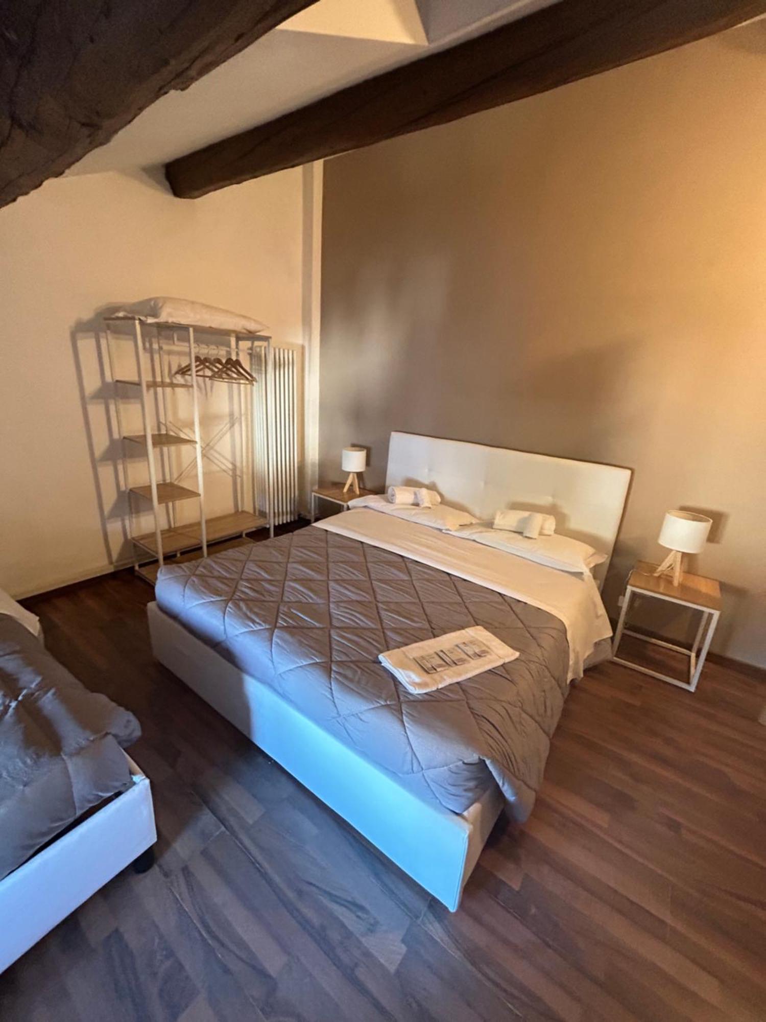 Dreibettzimmer mit eigenem externen Bad - Dachgeschoss