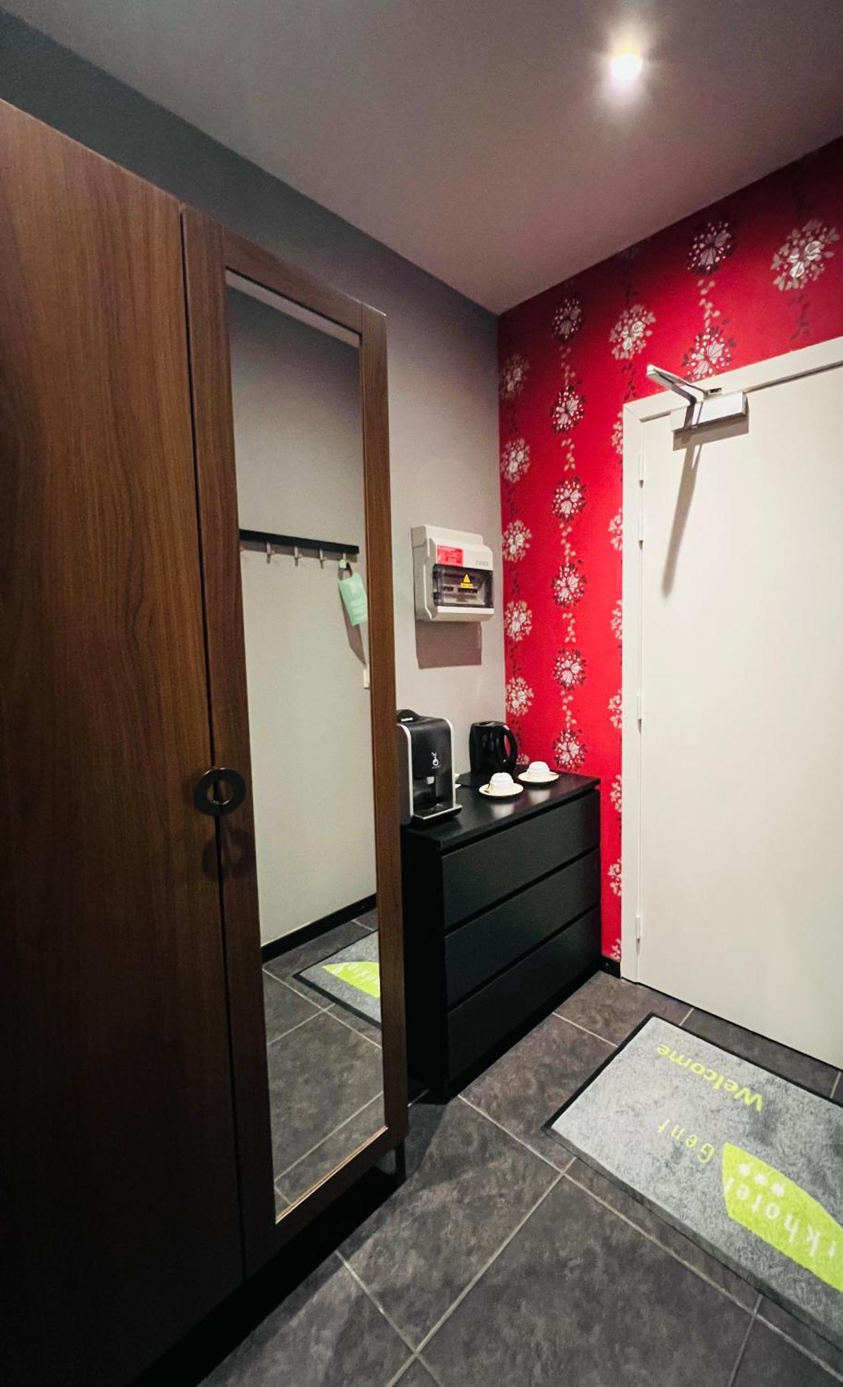 Dreibettzimmer mit Dusche