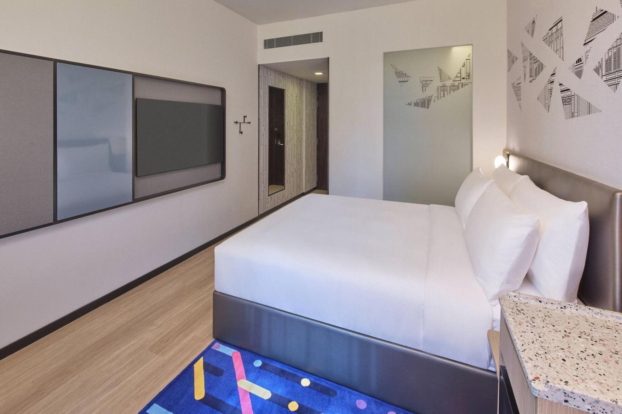 Zimmer Urban mit 1 Kingsize-Bett und Patio – Westflügel