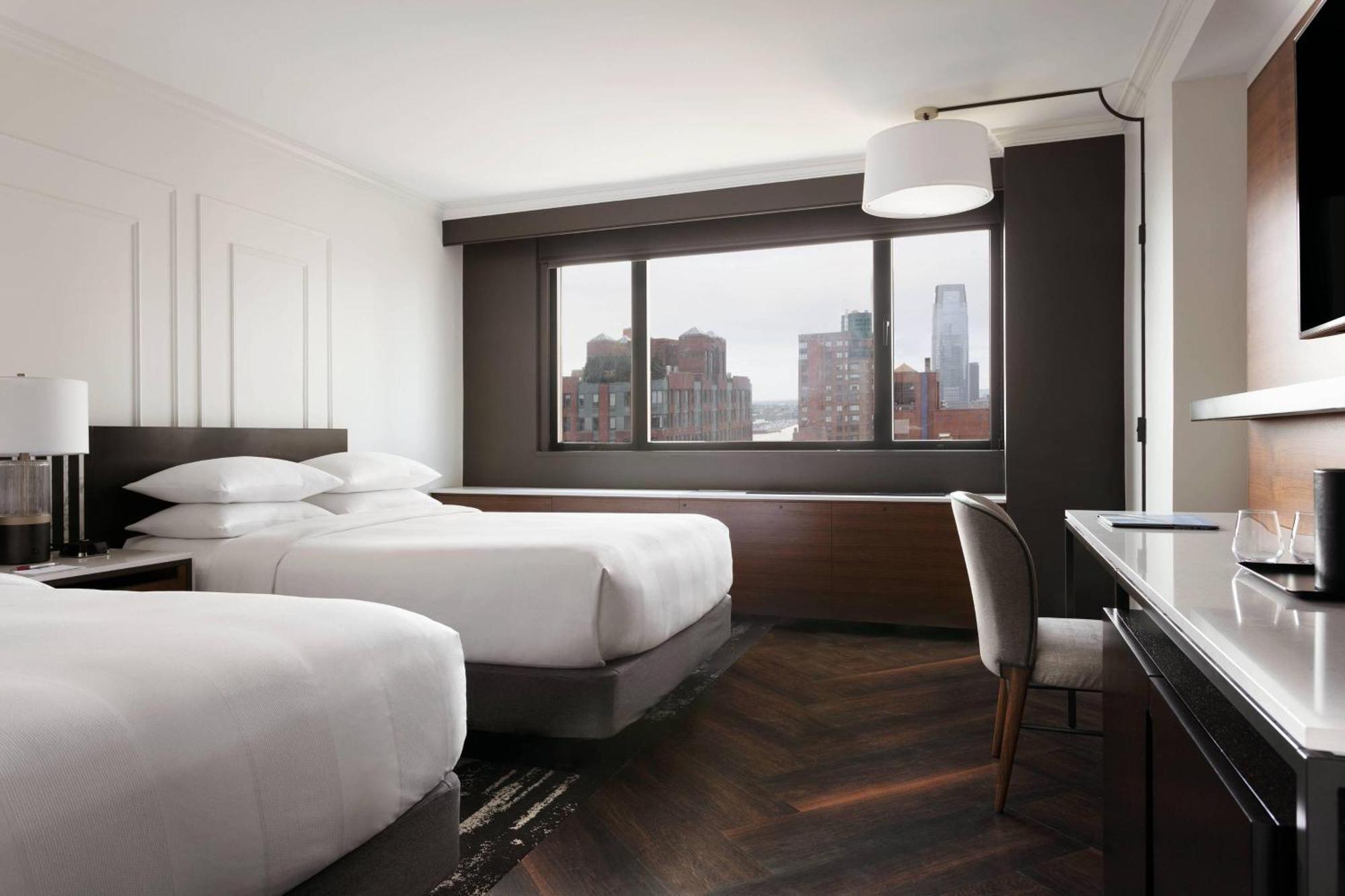 Deluxe Doppelzimmer mit 2 Doppelbetten und Hafenblick