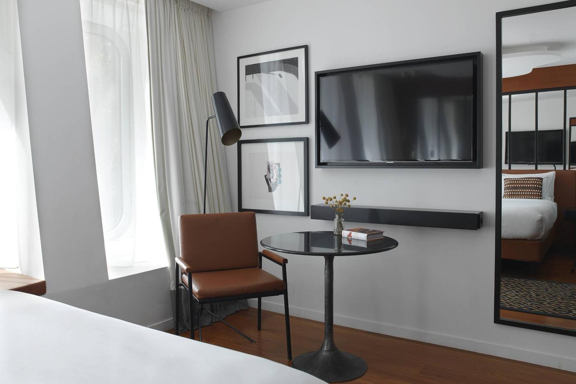 Familienzimmer mit Innenhofblick, 1 Queensize-Bett und 2 Einzelbetten