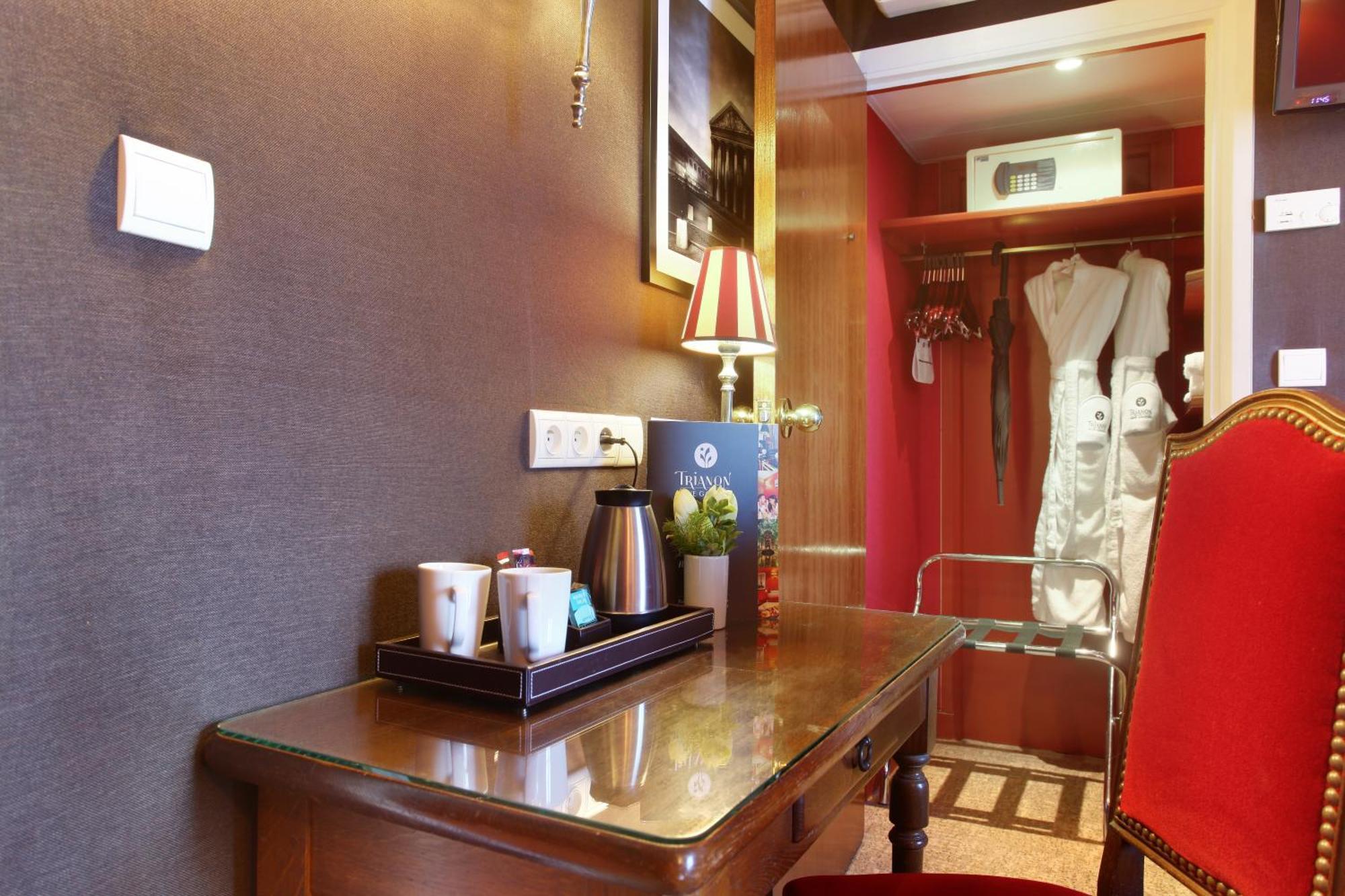 Eiffel Tower View Room