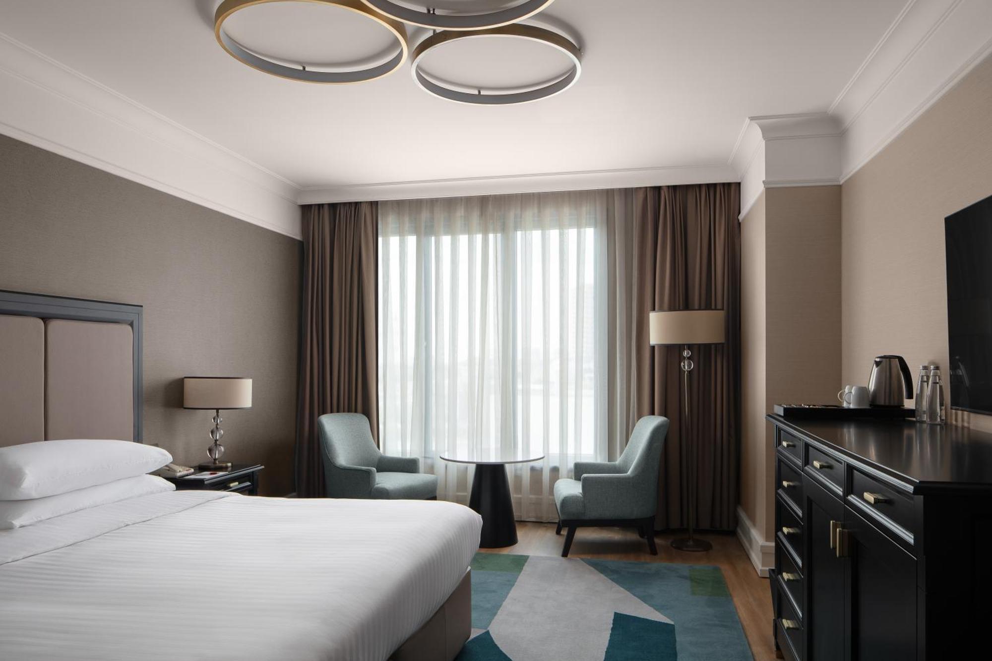 Superior Zimmer mit Kingsize-Bett und Meerblick
