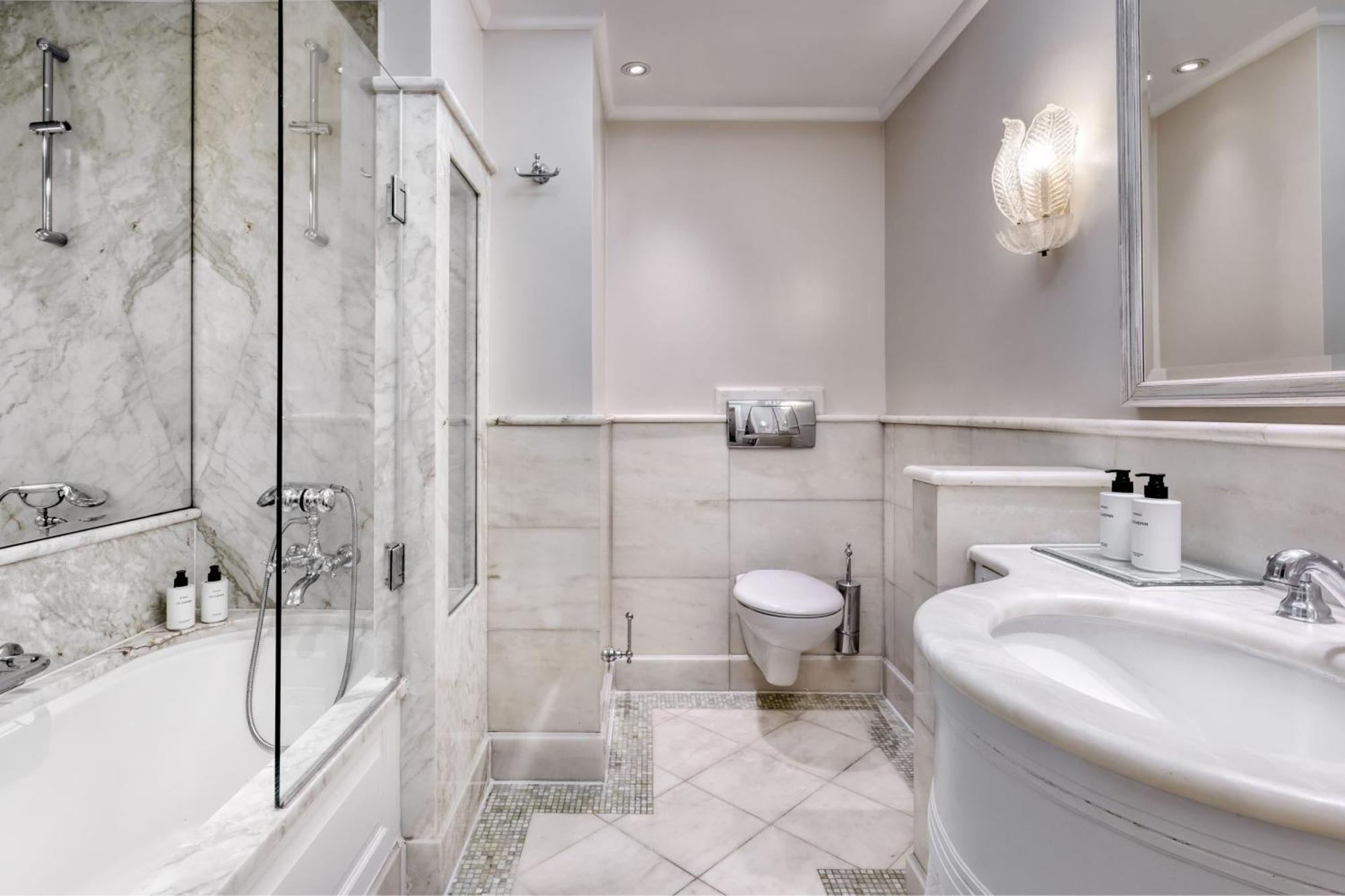 Classic Zimmer mit 2 Einzelbetten und Aussicht auf den Innenhof