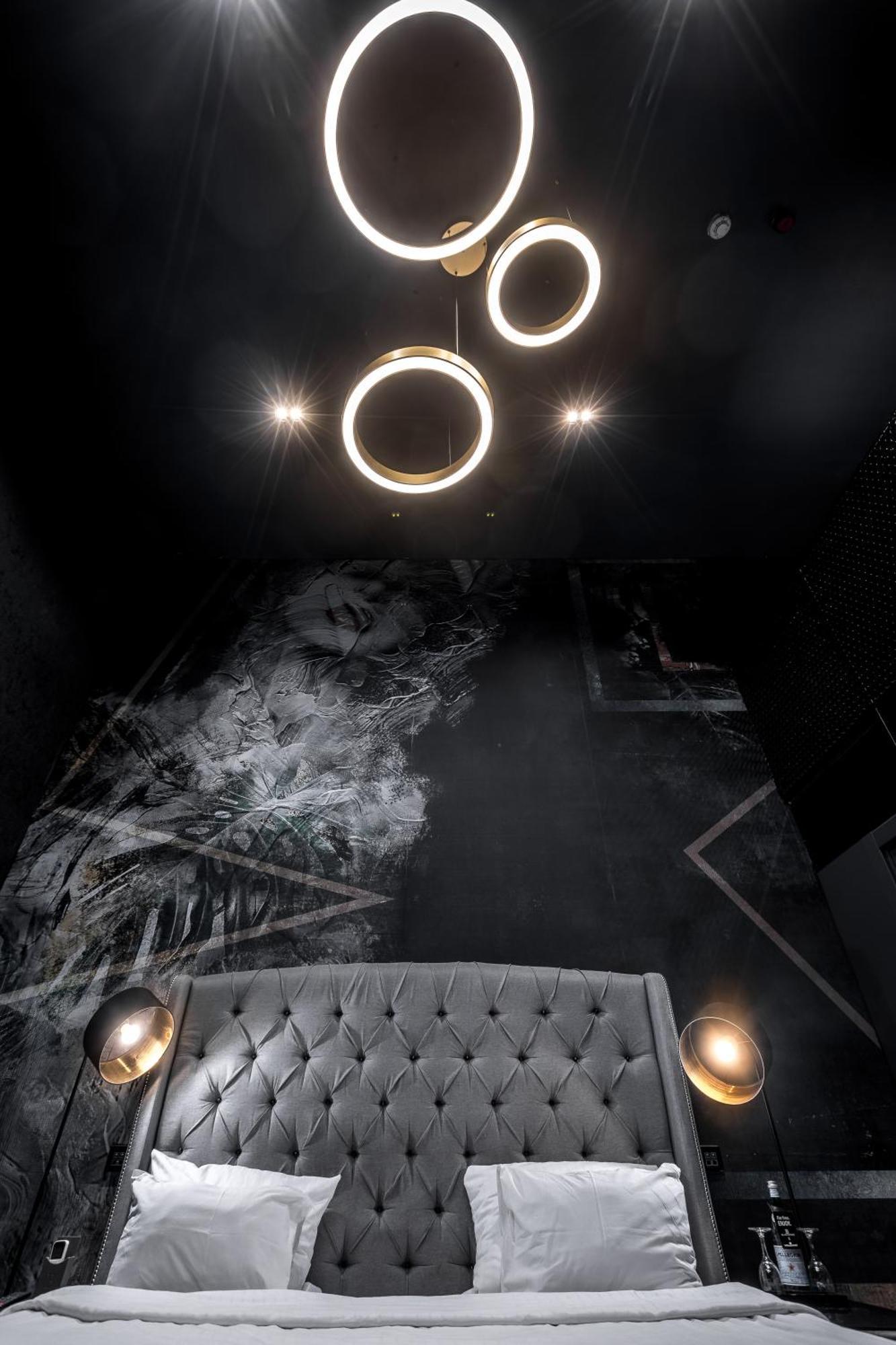 Black Loft,1545739159:JPEG