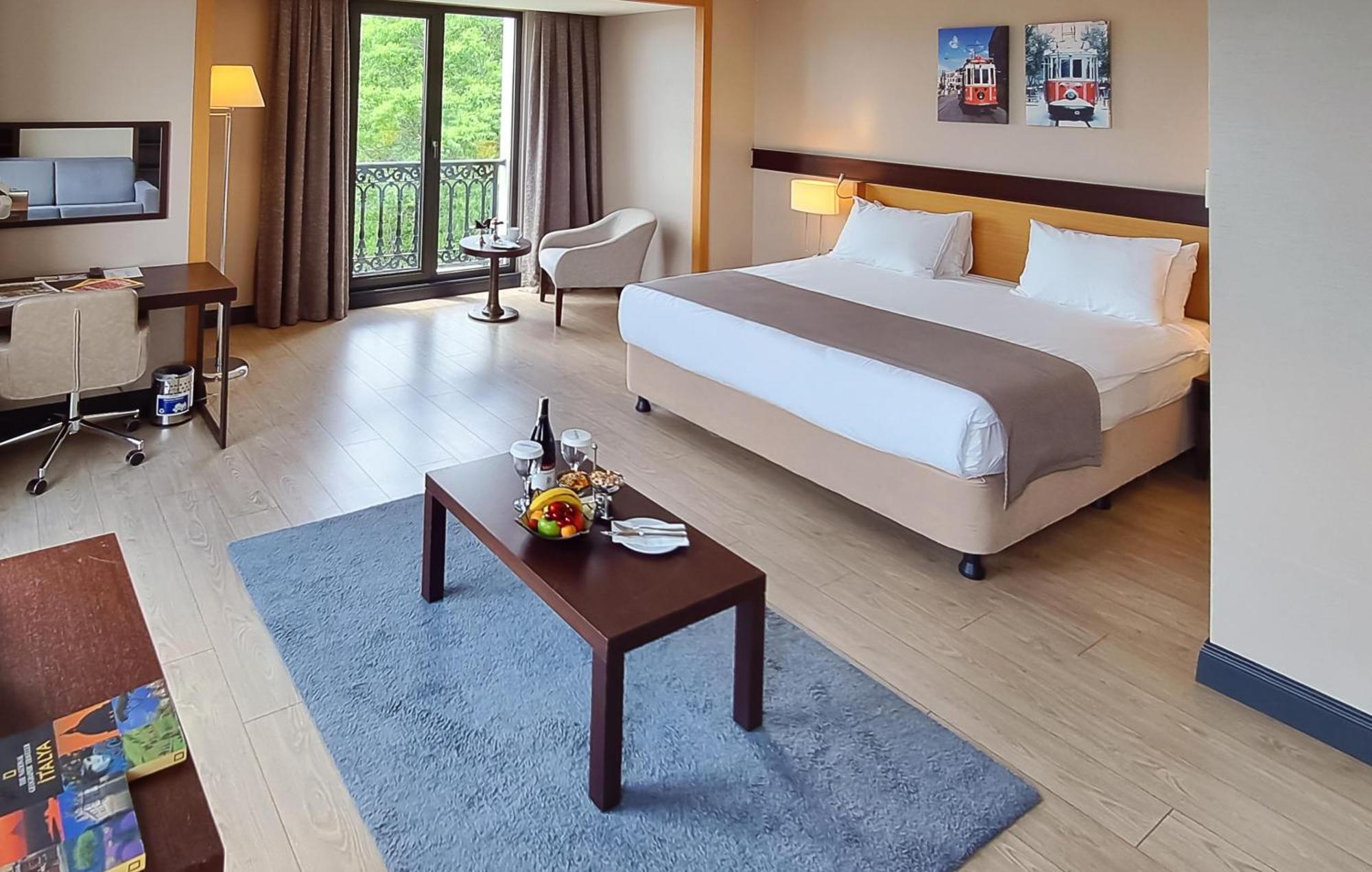 Deluxe Doppelzimmer mit teilweisem Meerblick