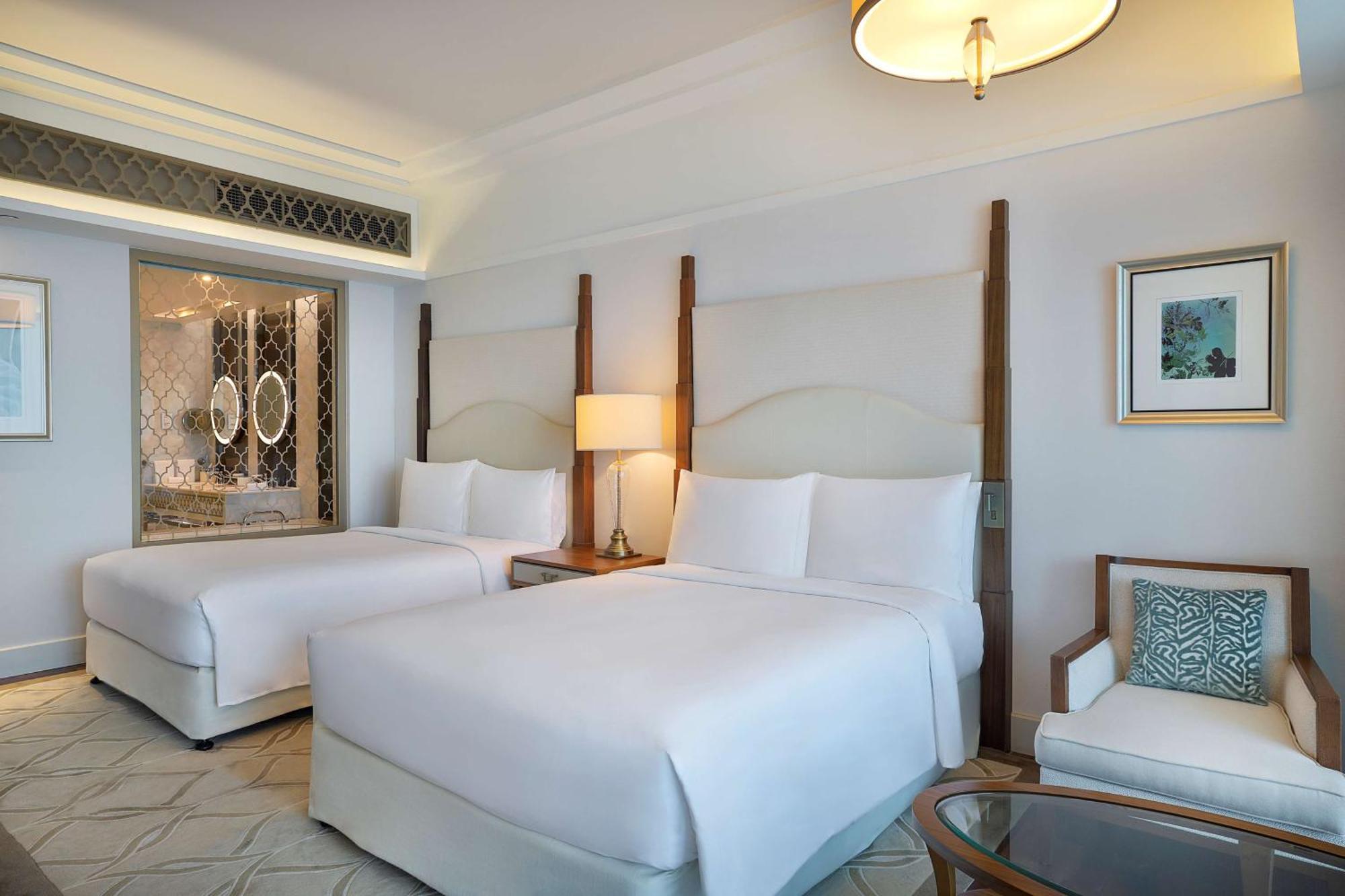 Deluxe Zimmer mit 2 Queensize-Betten und Meerblick auf The Palm