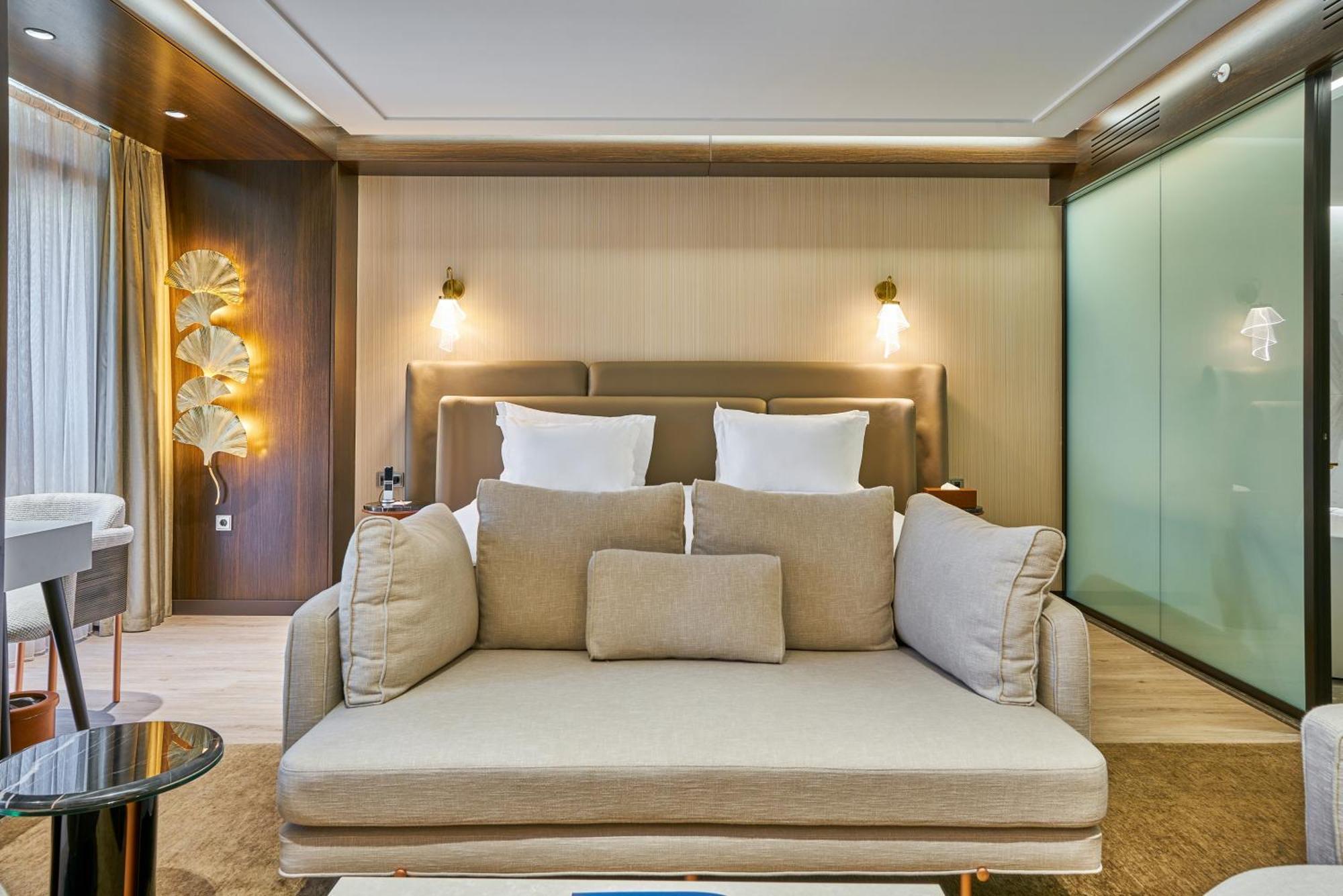 Executive Suite,1548202405:JPEG