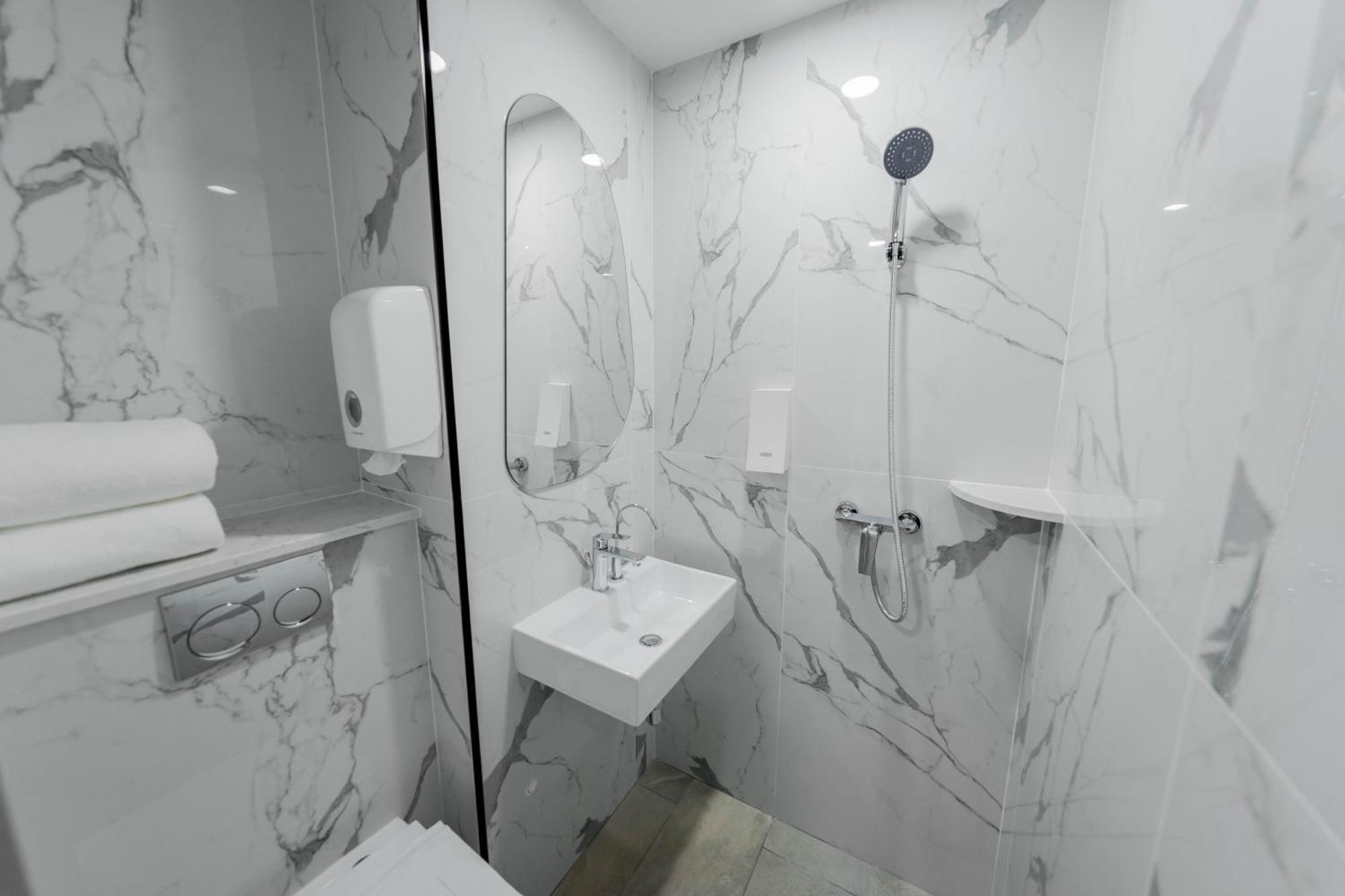 Standard Double Room – No Window