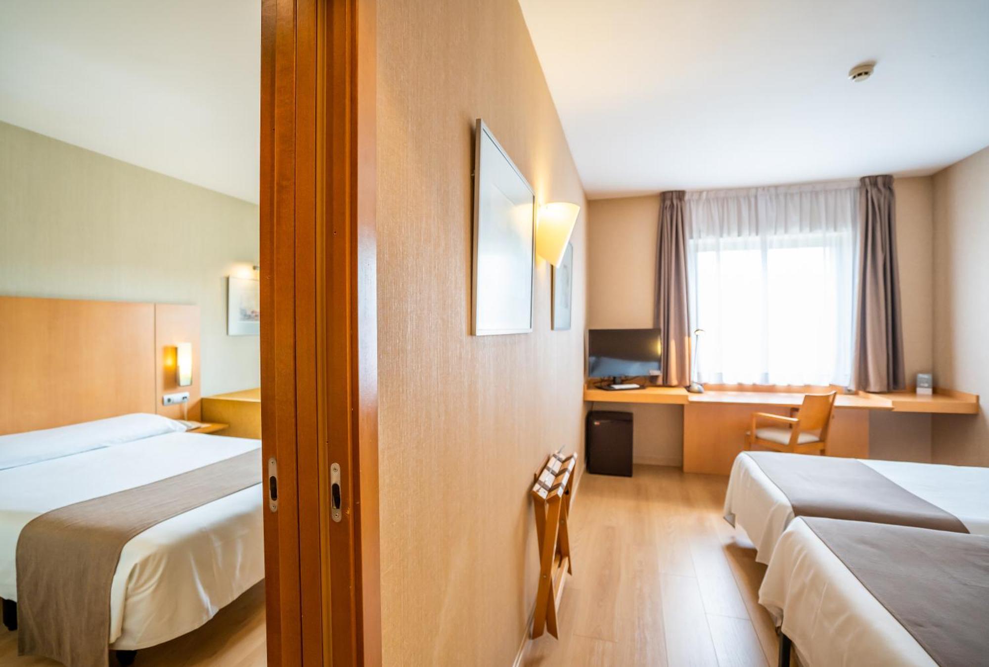 2 Doppelzimmer mit Verbindungstür