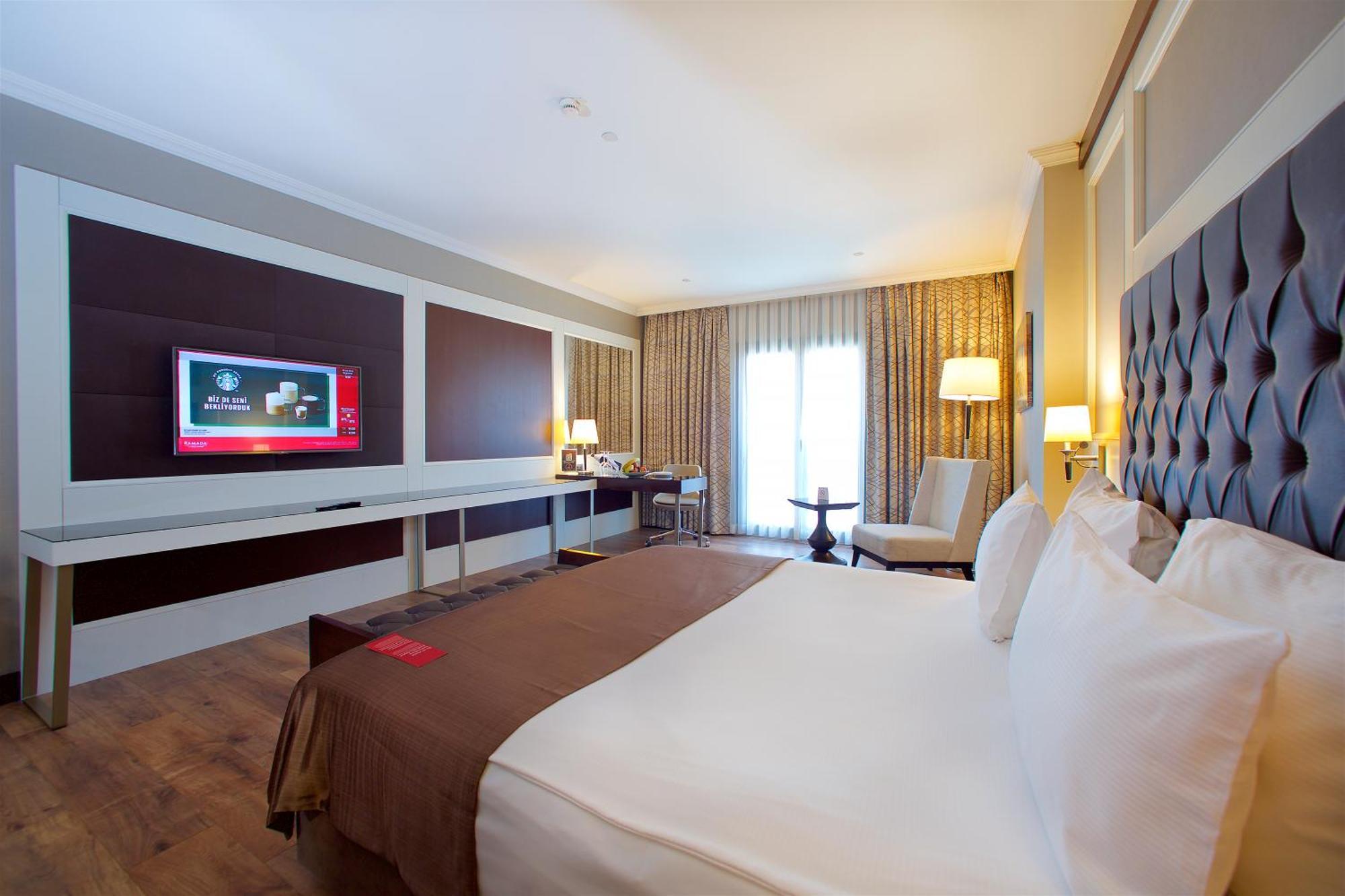 Deluxe King Room - Non-Smoking,1551521308:JPEG
