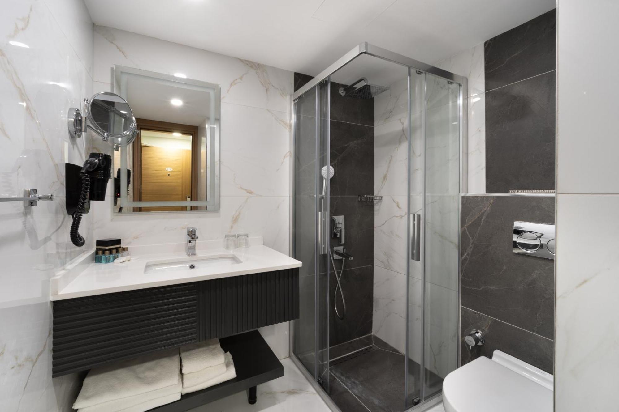 Connecting Family Room - Free Access to Spa,1551931855:JPEG