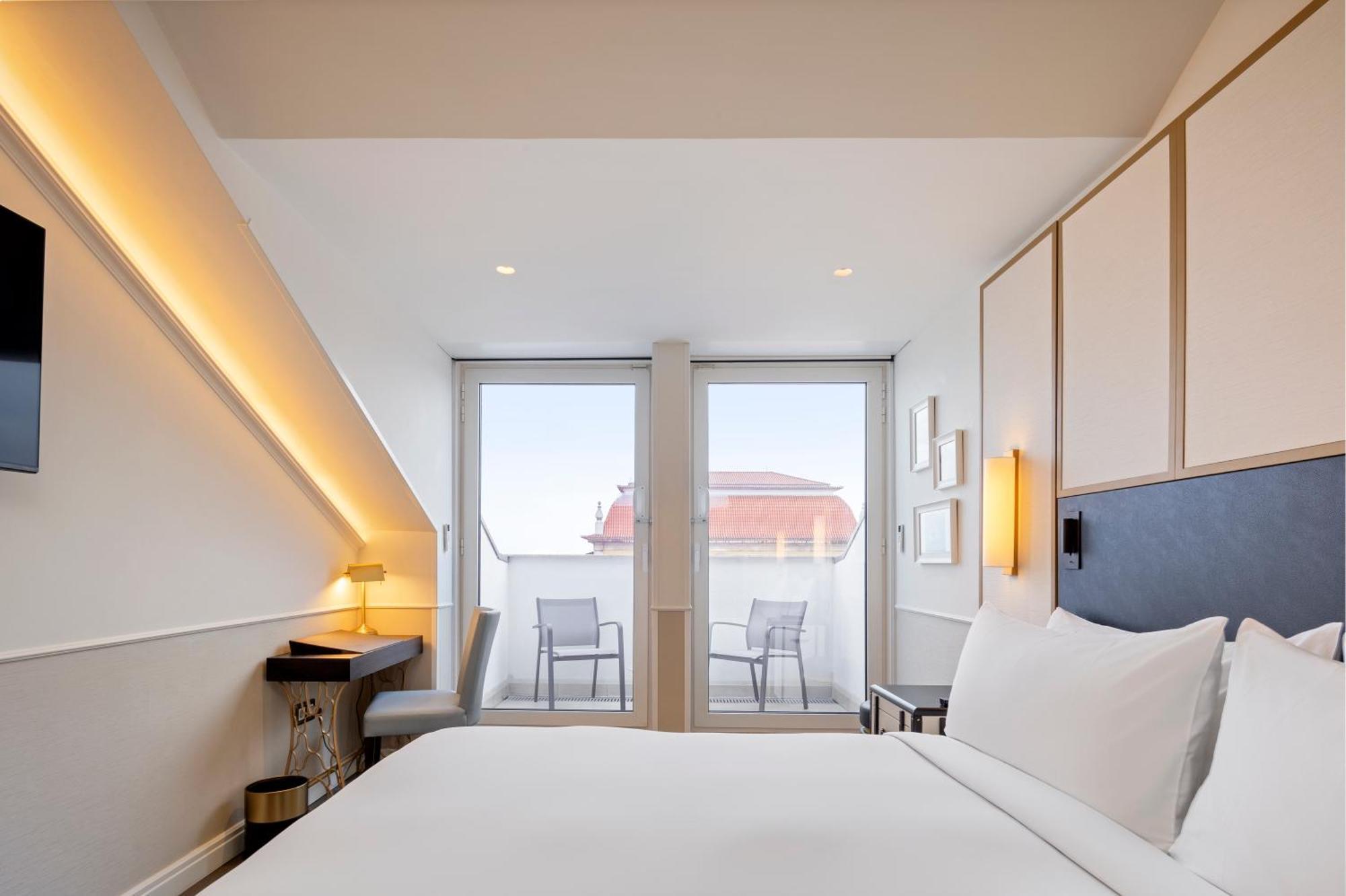 Deluxe Zimmer mit Kingsize-Bett, Aussicht und Balkon