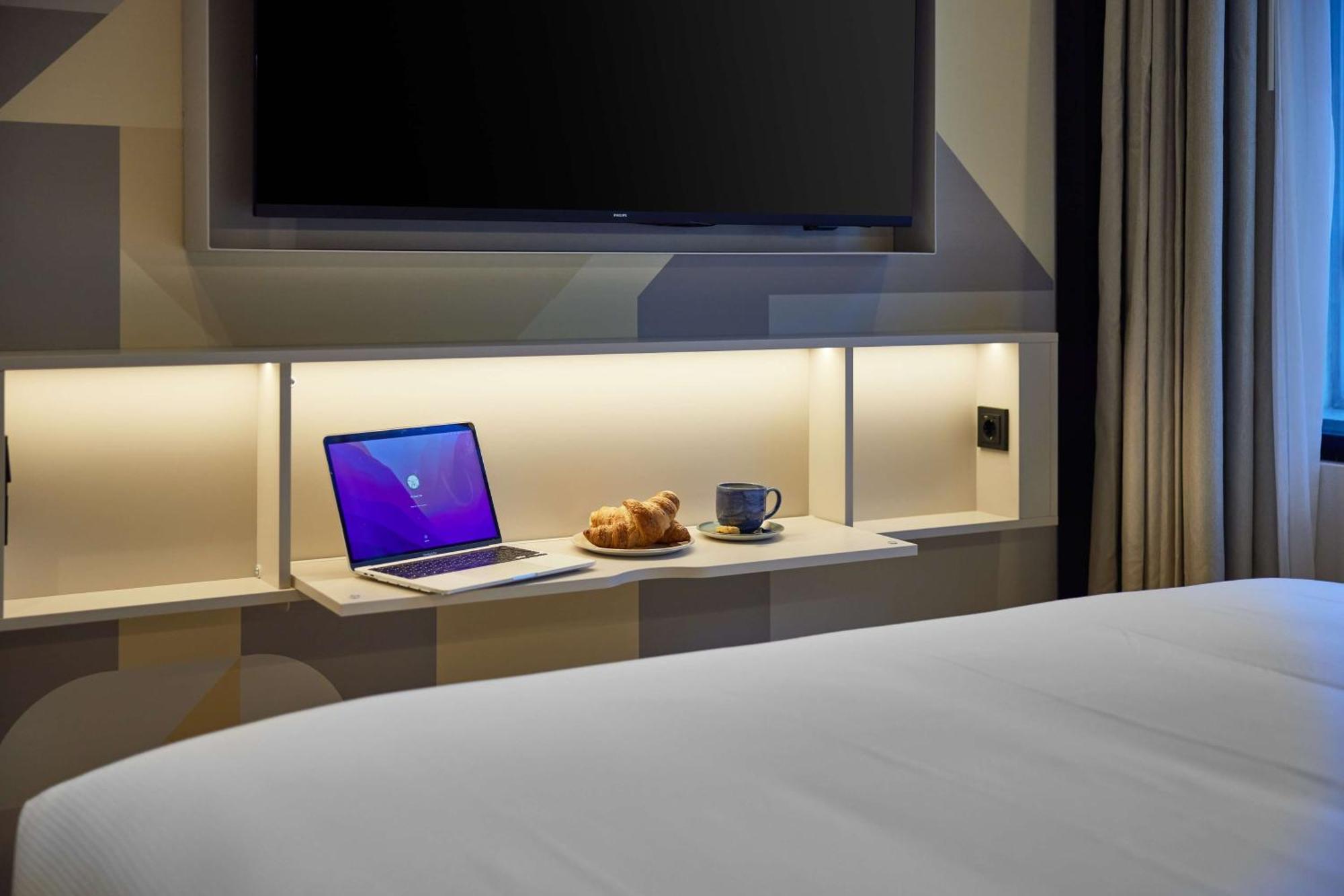 Zimmer mit Kingsize-Etagenbett und Loft-Einzelbett