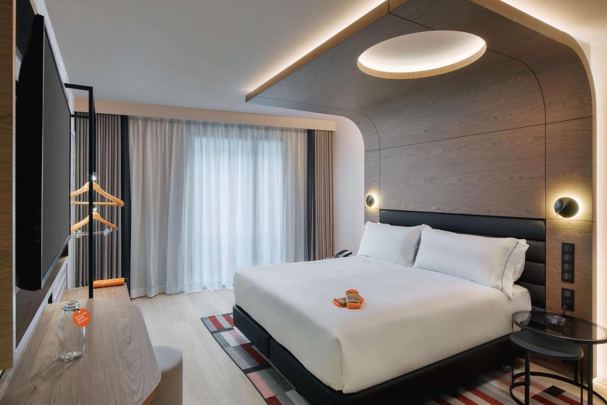 Zimmer mit Kingsize-Bett