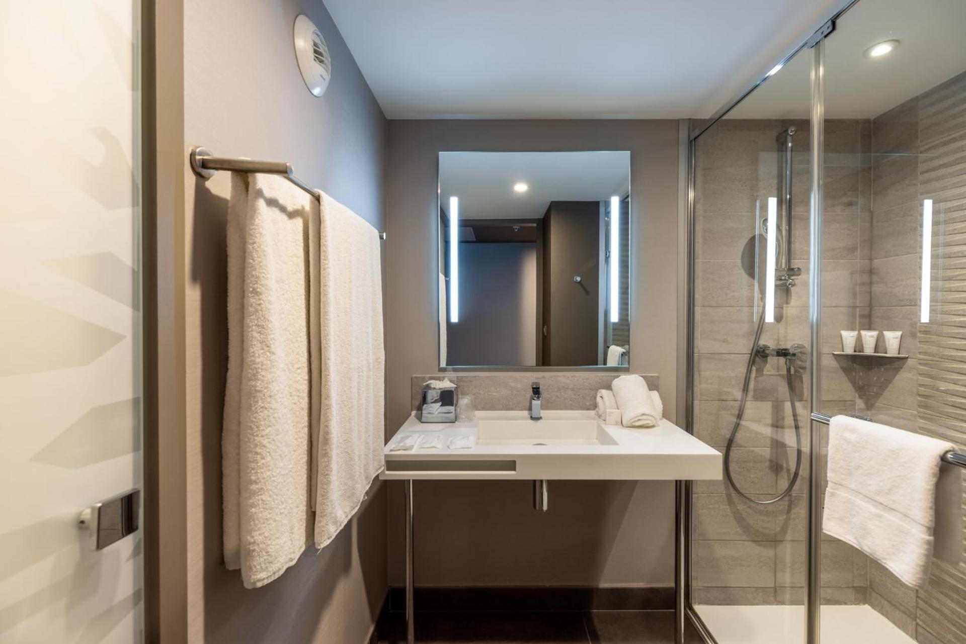 Classic Zimmer mit Queensize-Bett und Stadtblick - untere Etage